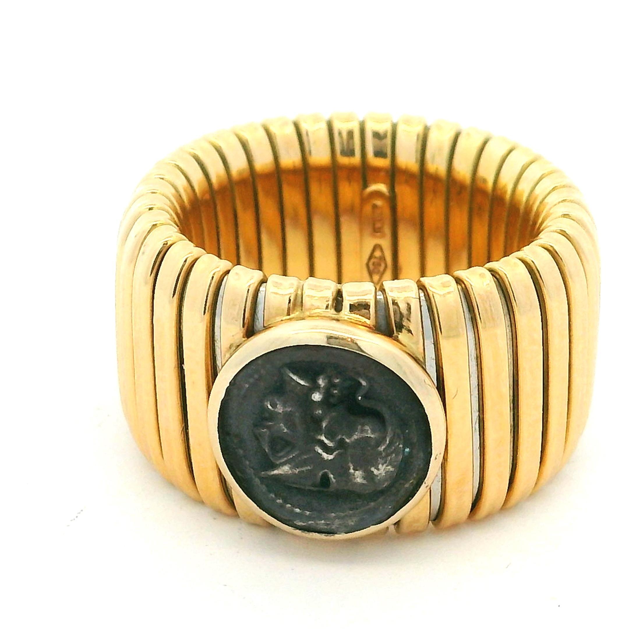Bague italienne en or jaune 18 carats à tubogas avec pièce de monnaie ancienne, années 1970 en vente 3