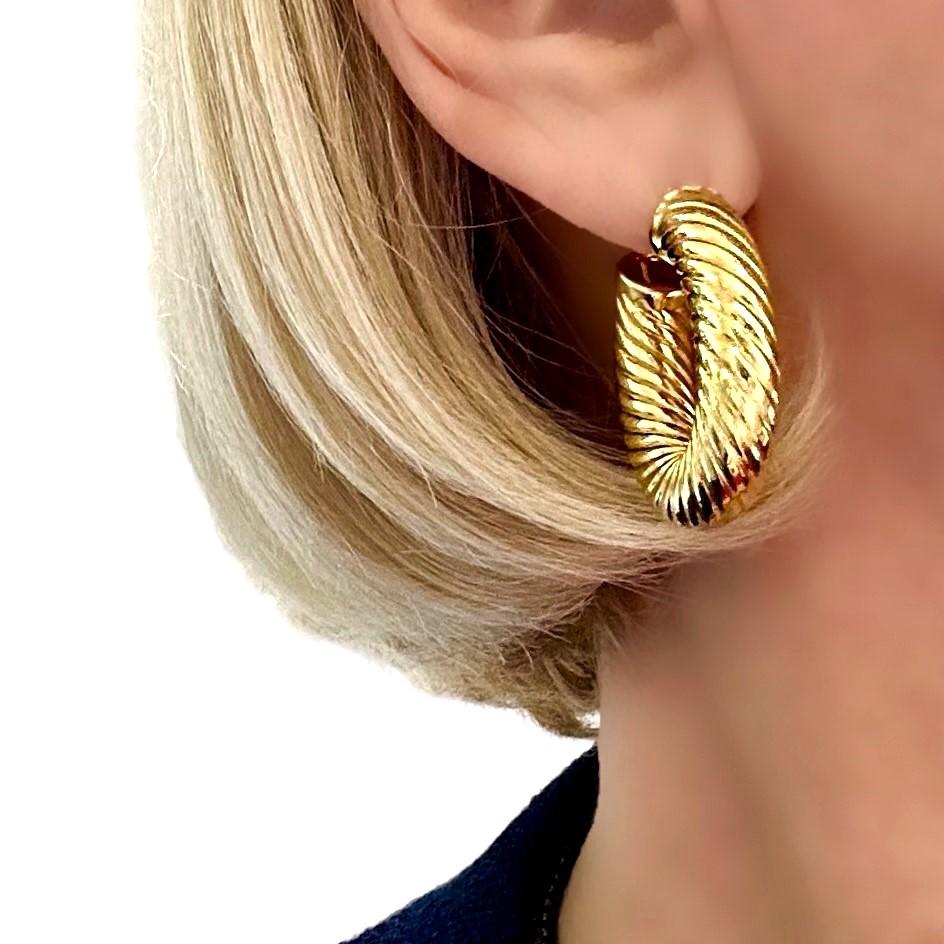 Boucles d'oreilles italiennes en or jaune 18K avec anneaux torsadés d'une longueur de 1,25 pouces et d'une épaisseur de 1/4 de pouce en vente 5