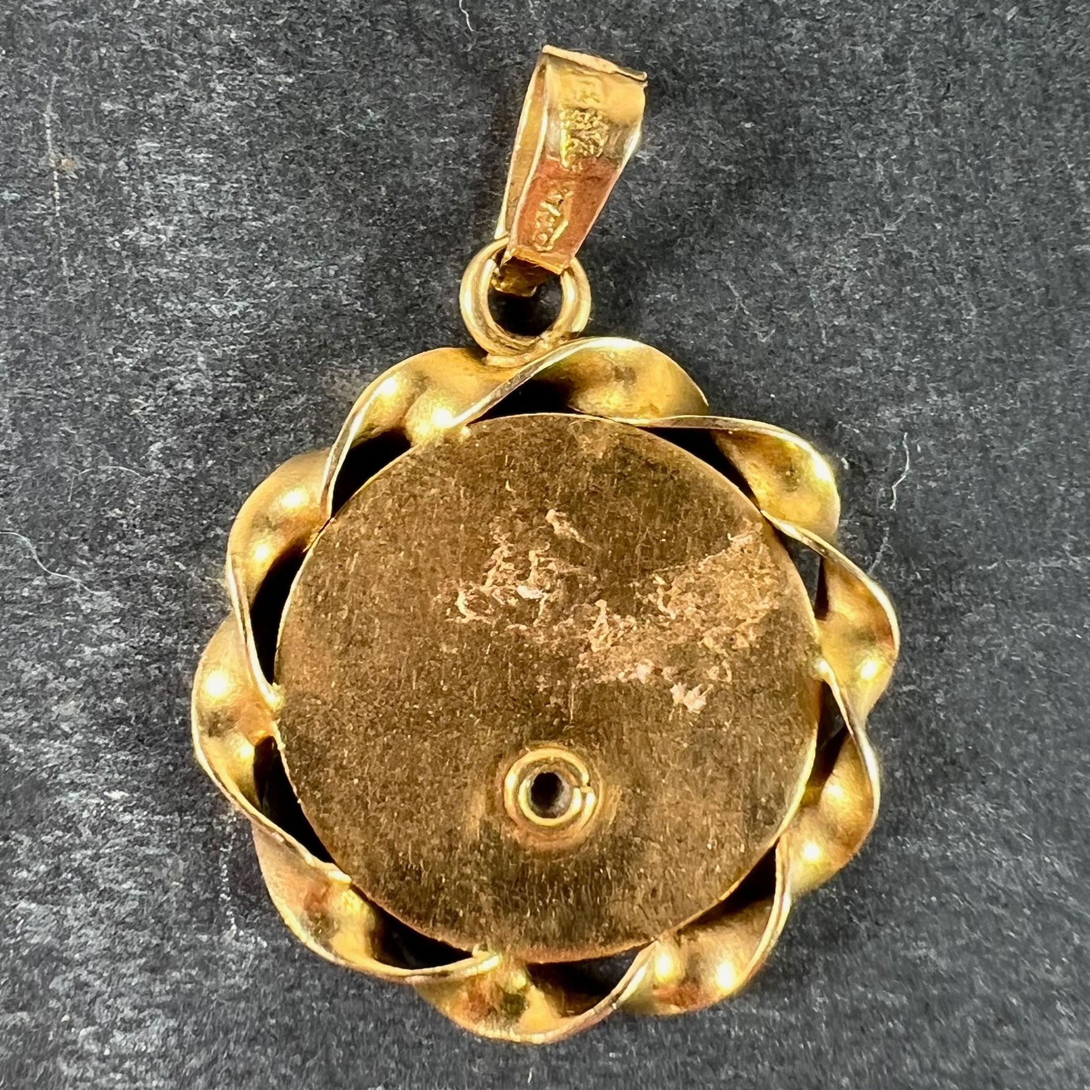 Italian 18K Yellow Gold Virgin Mary Twisted Frame Medal Pendant In Good Condition For Sale In London, GB