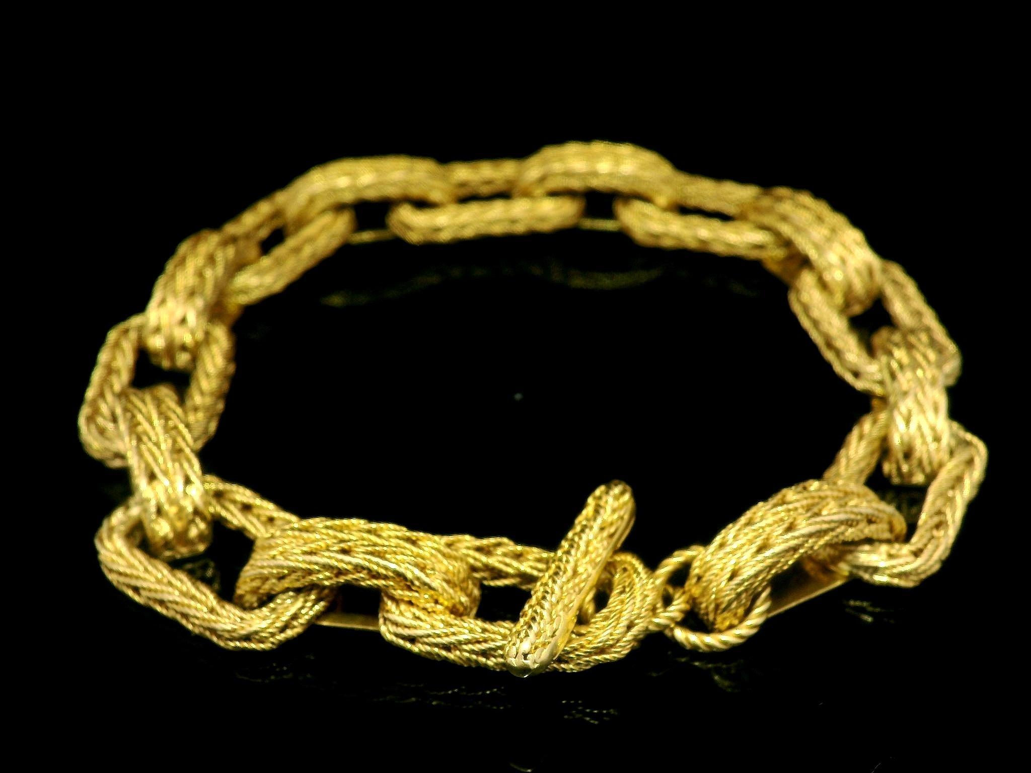 Bracelet italien en or jaune 18k à maillons rectangulaires tressés avec fermoir à bascule Excellent état - En vente à Montclair, NJ