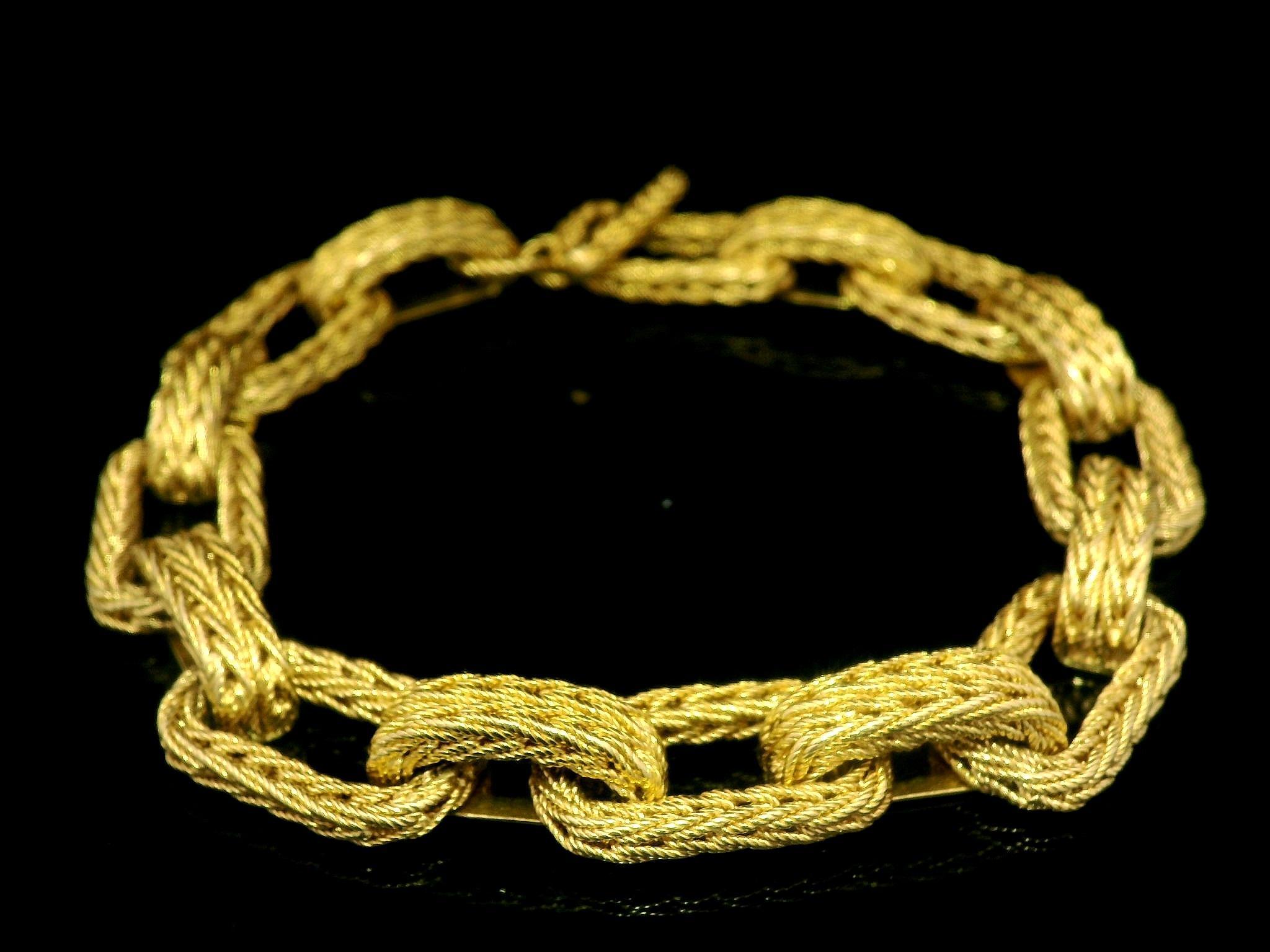 Bracelet italien en or jaune 18k à maillons rectangulaires tressés avec fermoir à bascule en vente 3