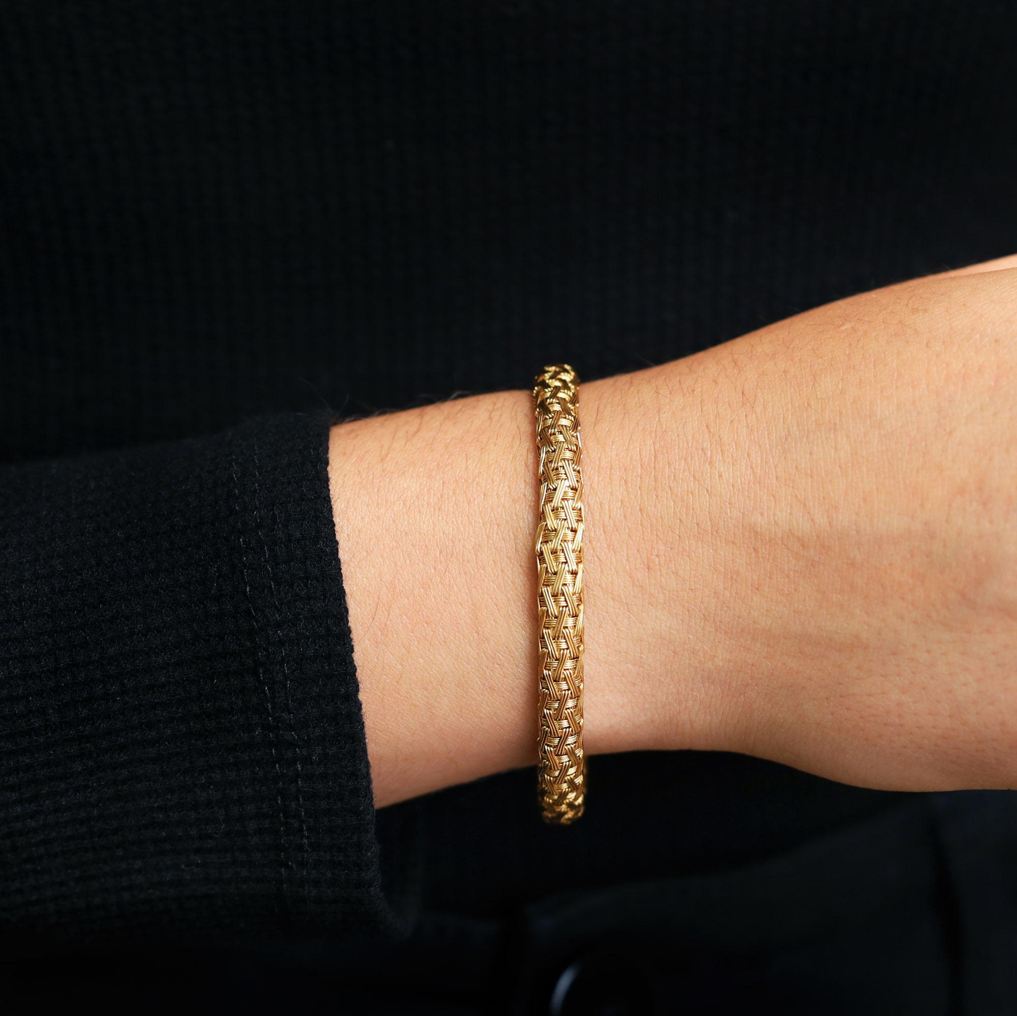 Contemporary Italian 18k Yellow Gold Woven Mesh Bombé Bangle Bracelet