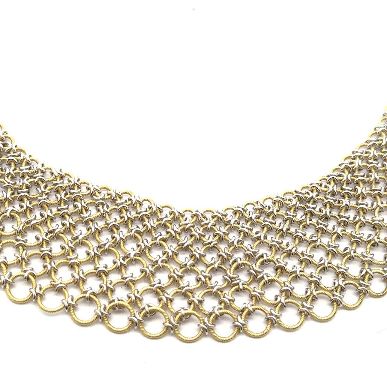 Collier italien en or jaune et blanc 18k à large maille texturée et entrelacée, 16