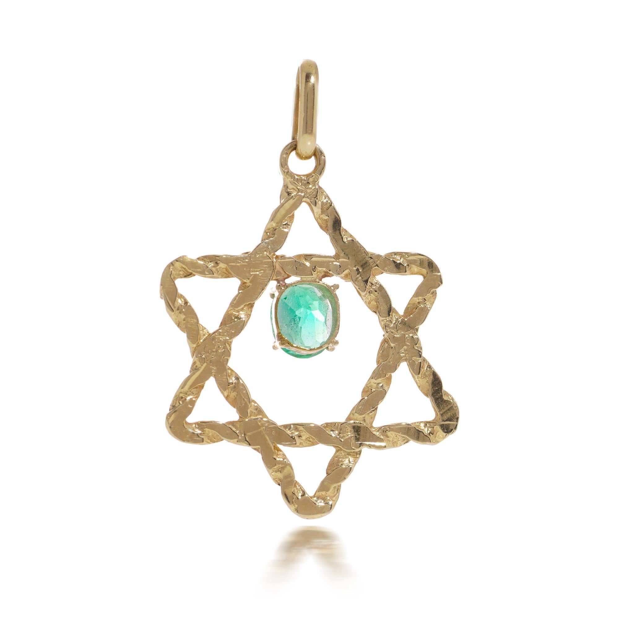 Italian 18kt. gold star of David pendant set with emerald and diamonds In Good Condition For Sale In Braintree, GB