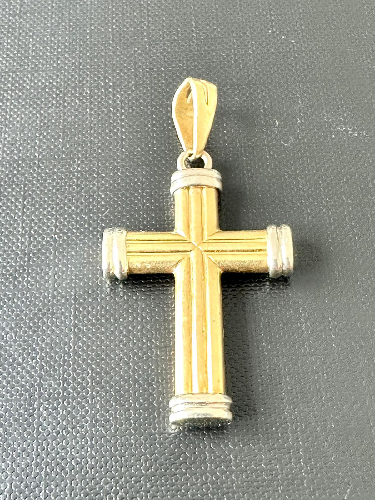 The magnificent relief work of this Italian cross showcases two ancient Roman columns crossing each other. This pendant has been crafted in 18kt yellow gold, while the edges of the arms are in 18kt white gold representing the 