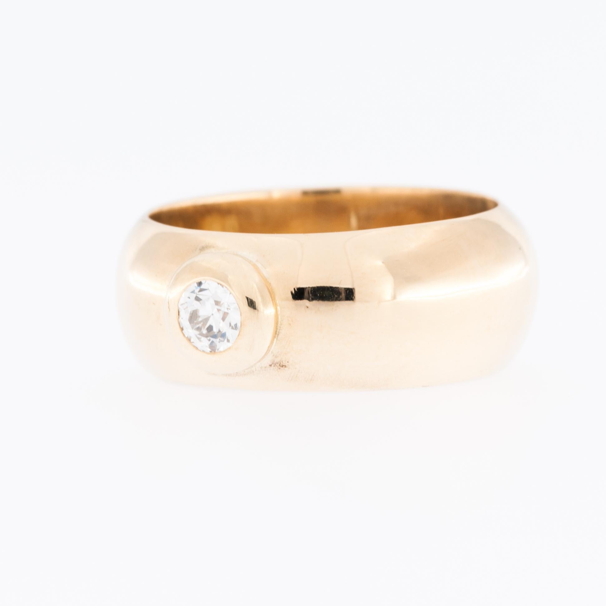 Italian 18 karat Yellow Gold Band Ring with Diamond In Good Condition For Sale In Esch-Sur-Alzette, LU