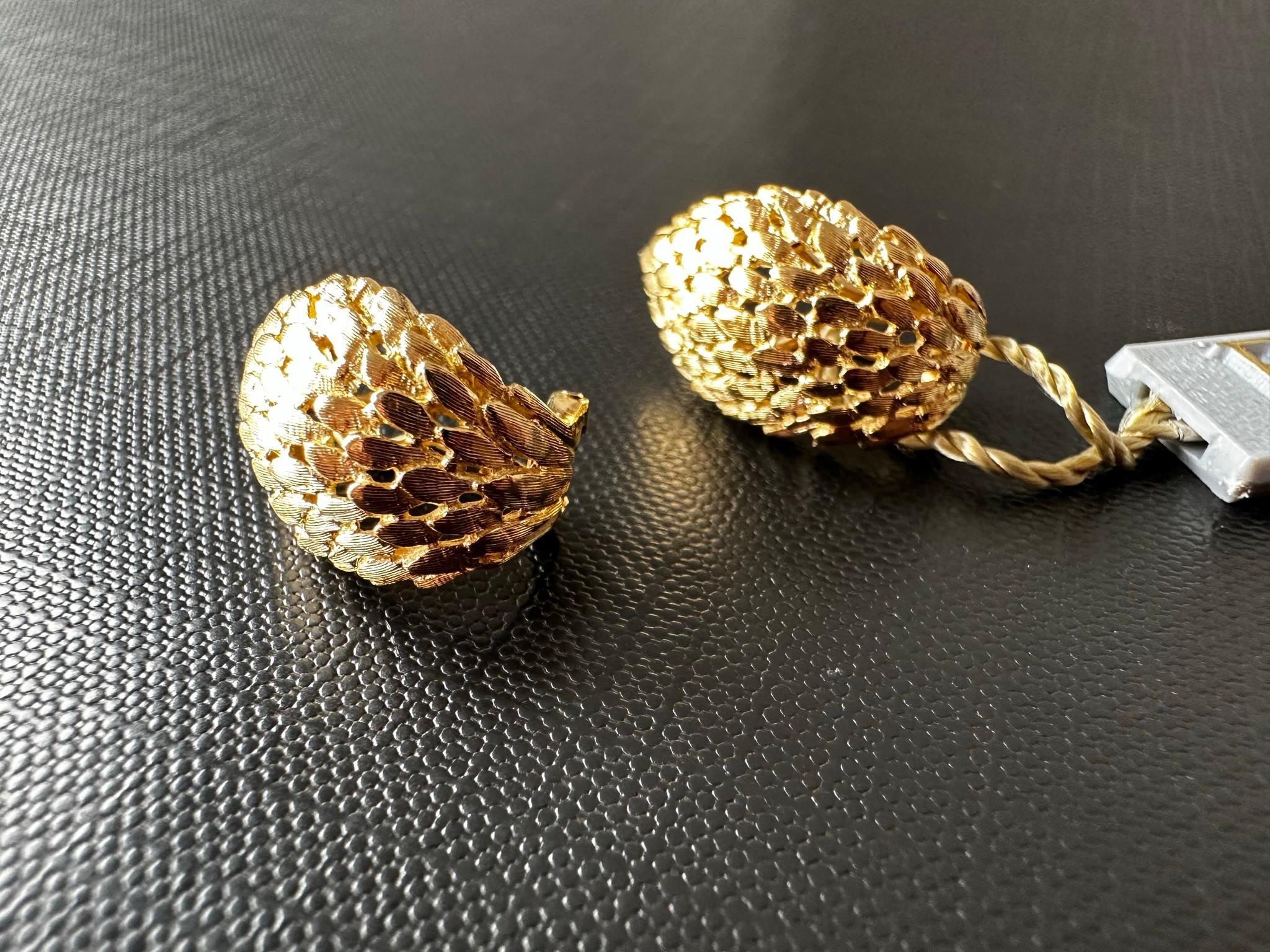 Italian 18kt Yellow Gold Feathers Shape Earrings In Excellent Condition For Sale In Esch-Sur-Alzette, LU