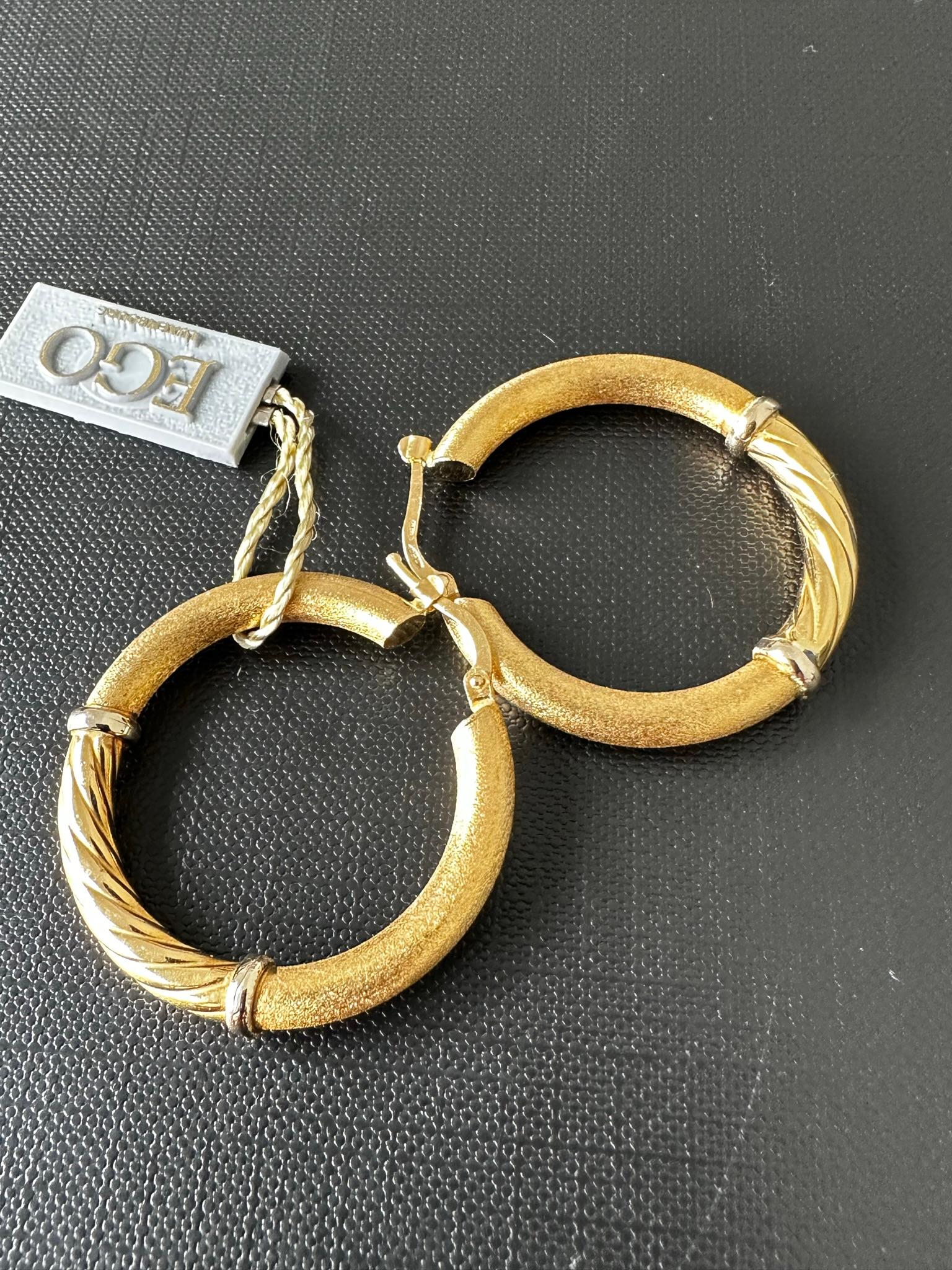 Modern Italian 18kt Yellow Gold Hoop Earrings For Sale
