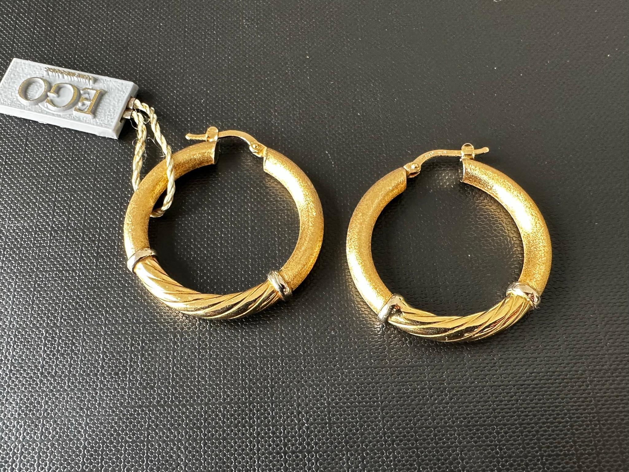 Italian 18kt Yellow Gold Hoop Earrings In Good Condition For Sale In Esch sur Alzette, Esch-sur-Alzette