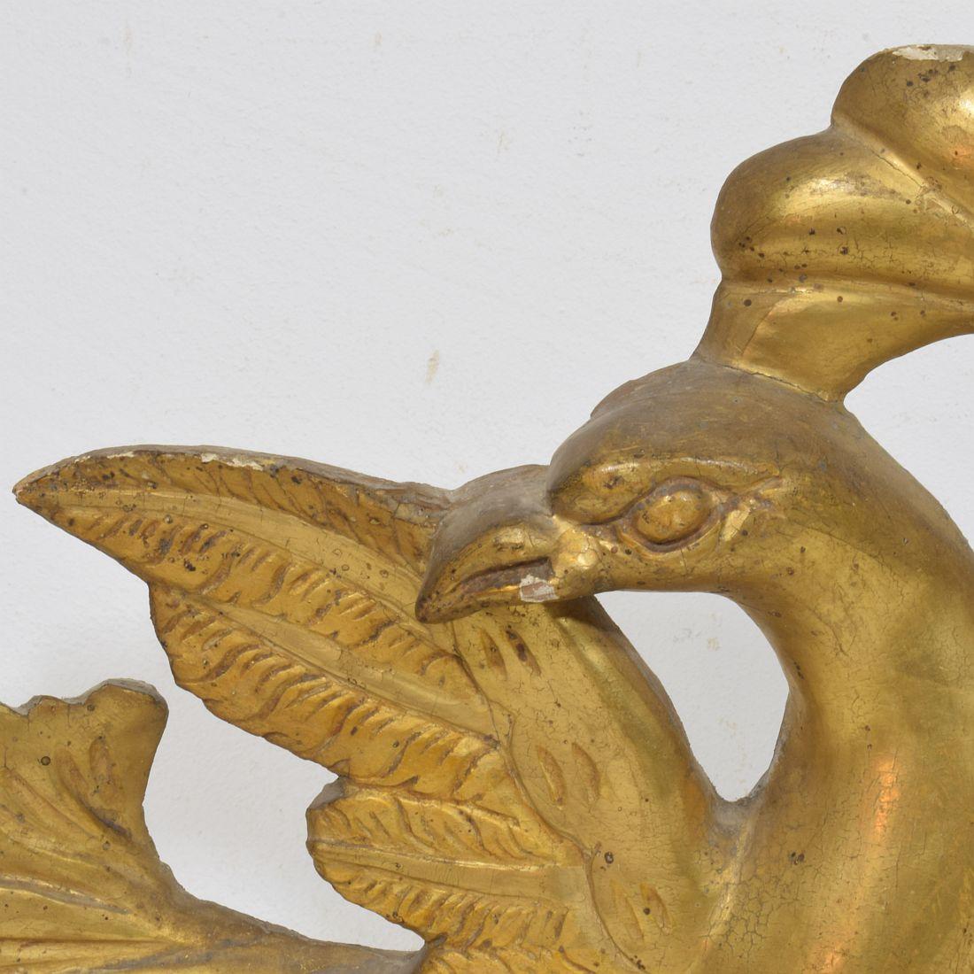 Ornamento neoclassico in legno dorato intagliato del XVIII/XIX secolo con uccelli in vendita 2