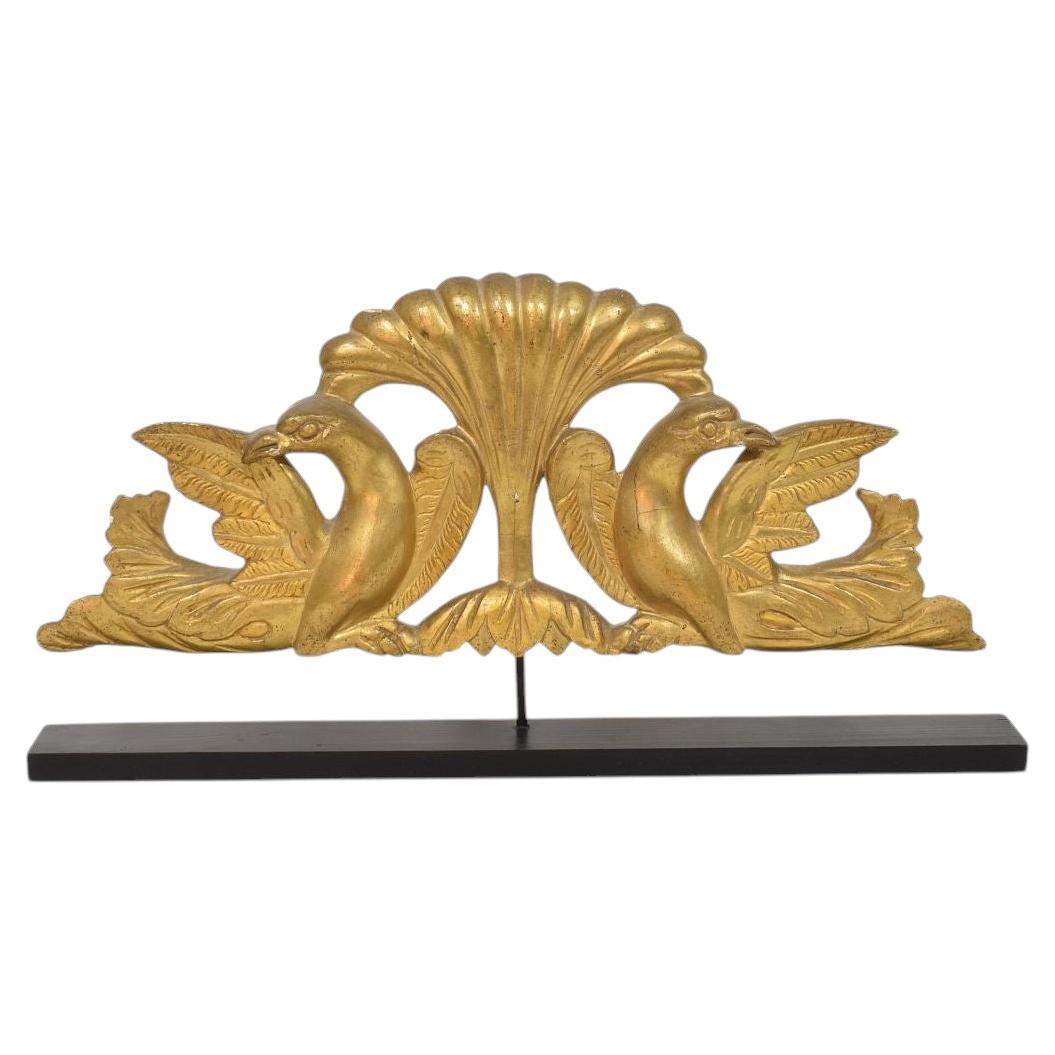 Ornement néoclassique italien du 18e/ 19e siècle en bois doré sculpté avec oiseaux