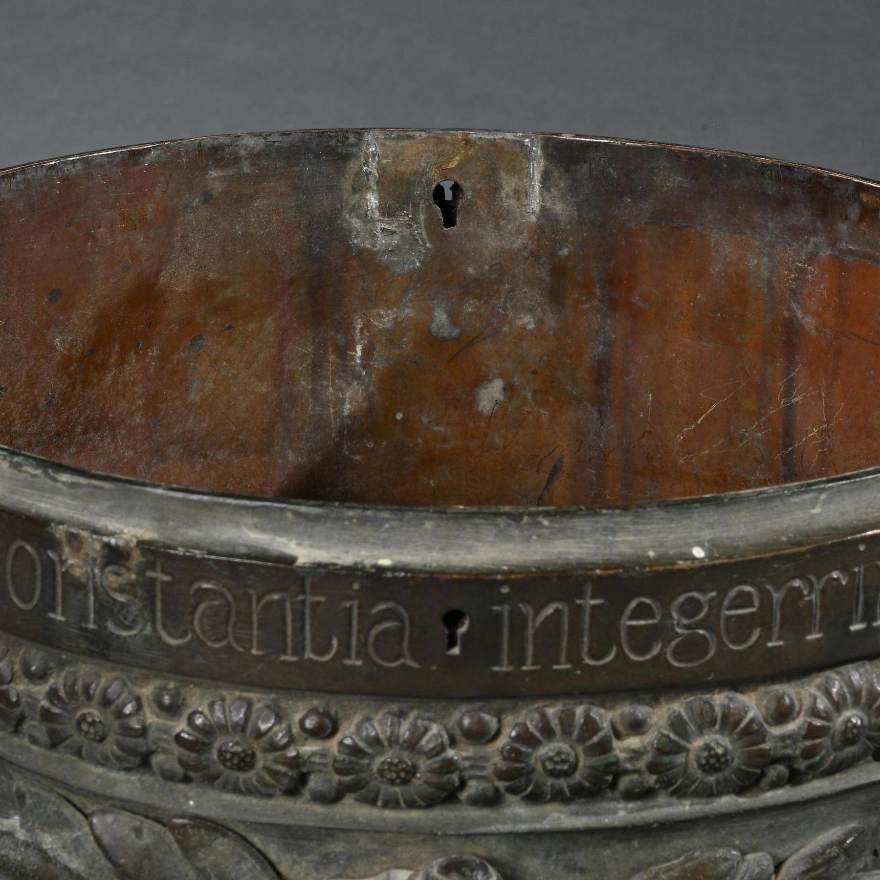 Vaso di chiusura in bronzo del XVIII secolo con iscrizione in latino, forse marino in vendita 1