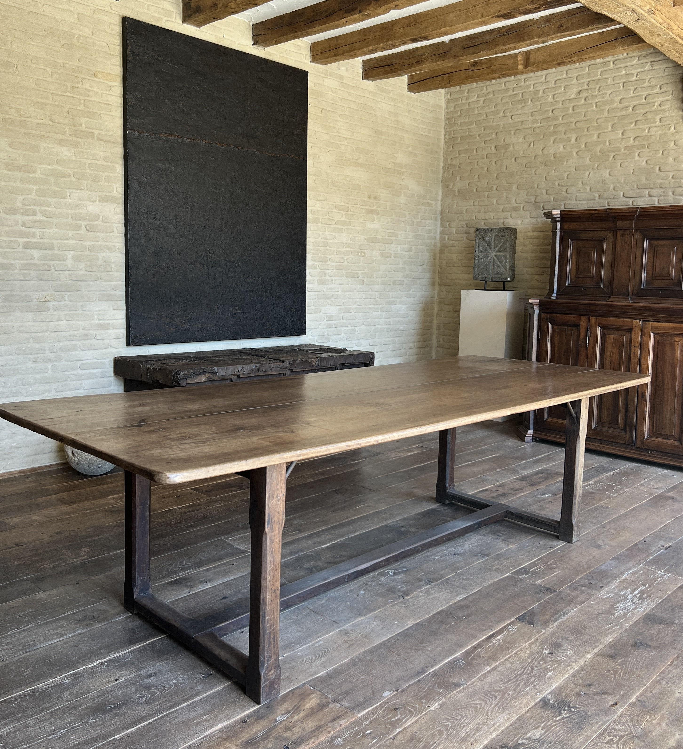Italian 18th century 2 plank top Walnut Refectory Farm Table In Good Condition For Sale In Vosselaar, BE
