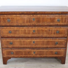 Italian 18th Century Antique Chest of Drawers in Inlaid Walnut