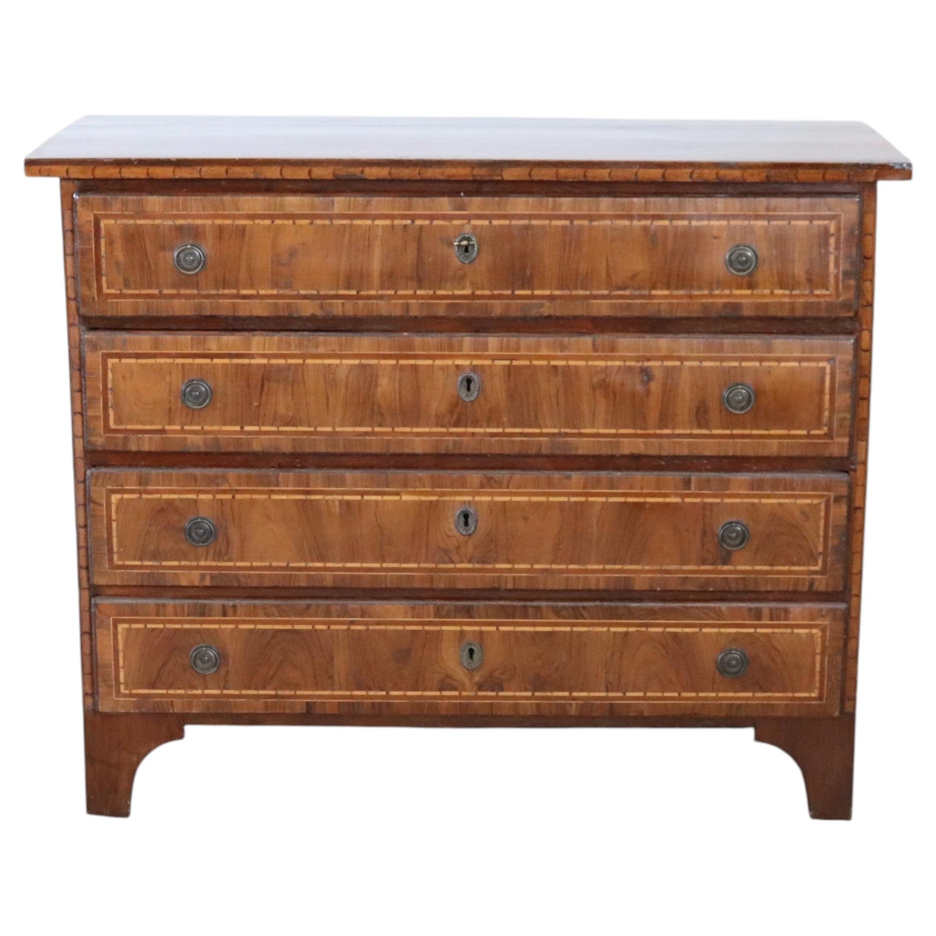 Italian 18th Century Antique Chest of Drawers in Inlaid Walnut