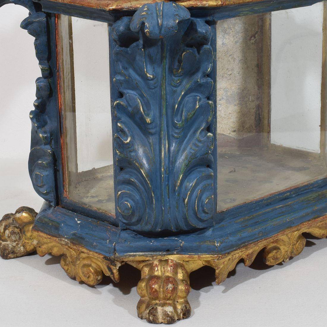 Italian 18th Century Baroque Carved Wooden Reliquary Shrine For Sale 6