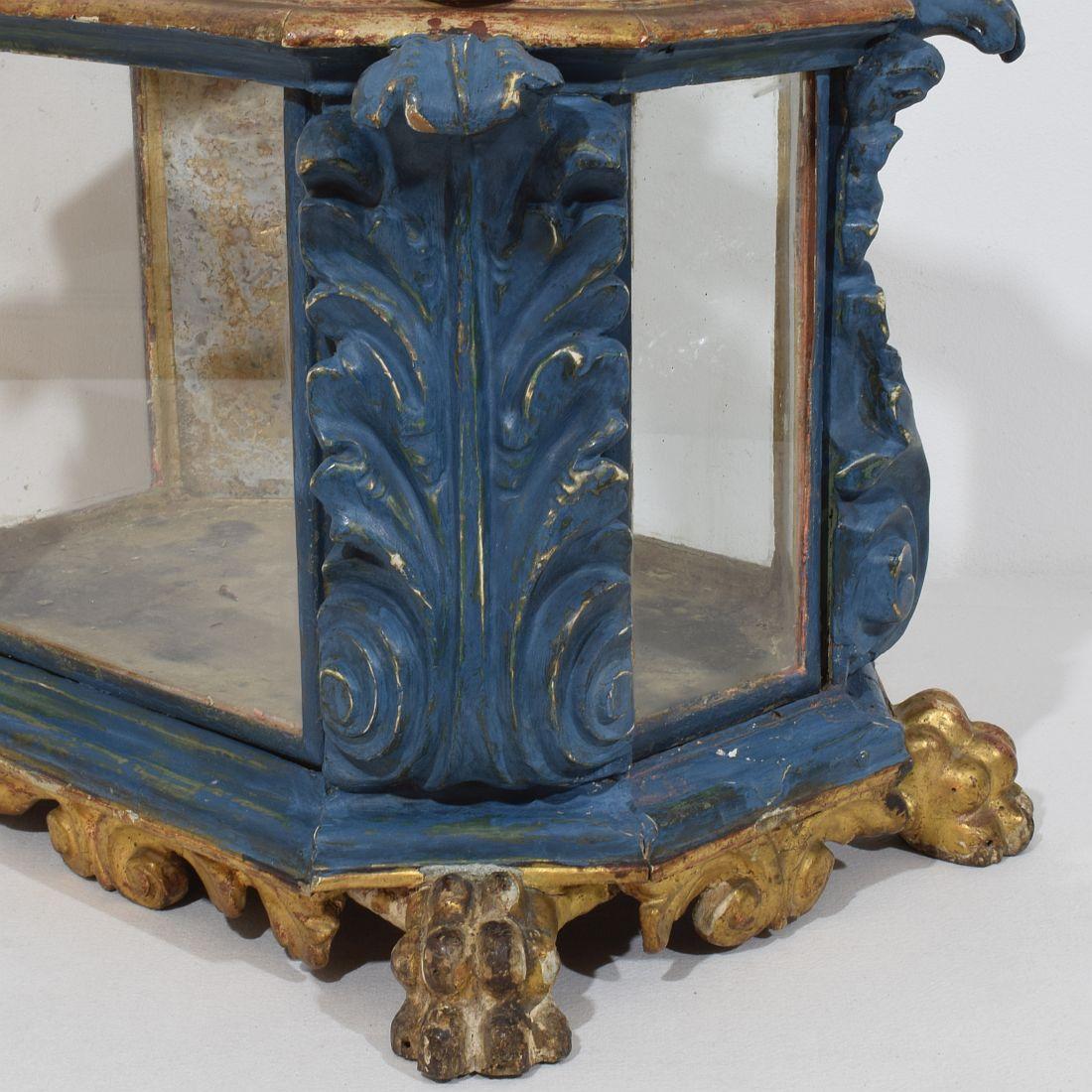 Italian 18th Century Baroque Carved Wooden Reliquary Shrine For Sale 7