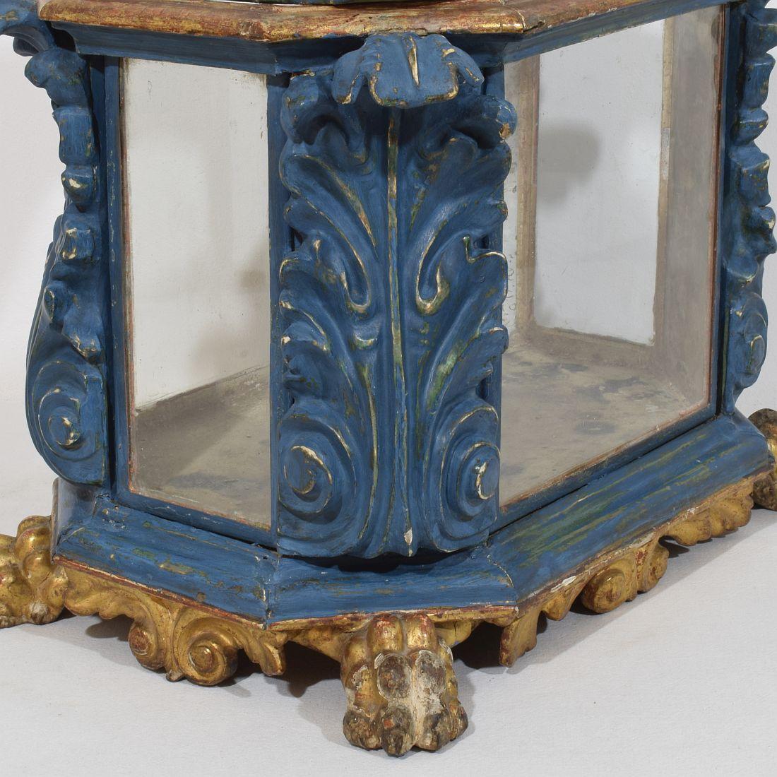 Italian 18th Century Baroque Carved Wooden Reliquary Shrine For Sale 8