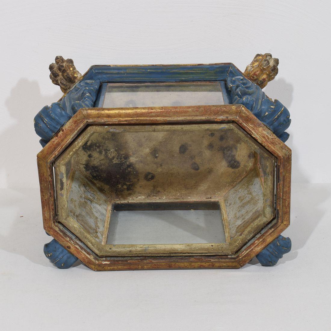 Italian 18th Century Baroque Carved Wooden Reliquary Shrine For Sale 11