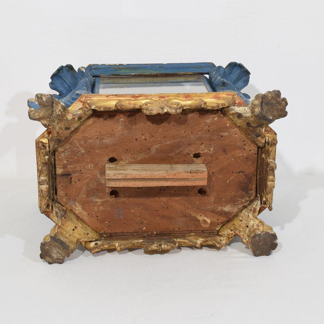 Italian 18th Century Baroque Carved Wooden Reliquary Shrine For Sale 12