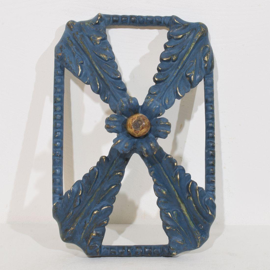 Italian 18th Century Baroque Carved Wooden Reliquary Shrine For Sale 13
