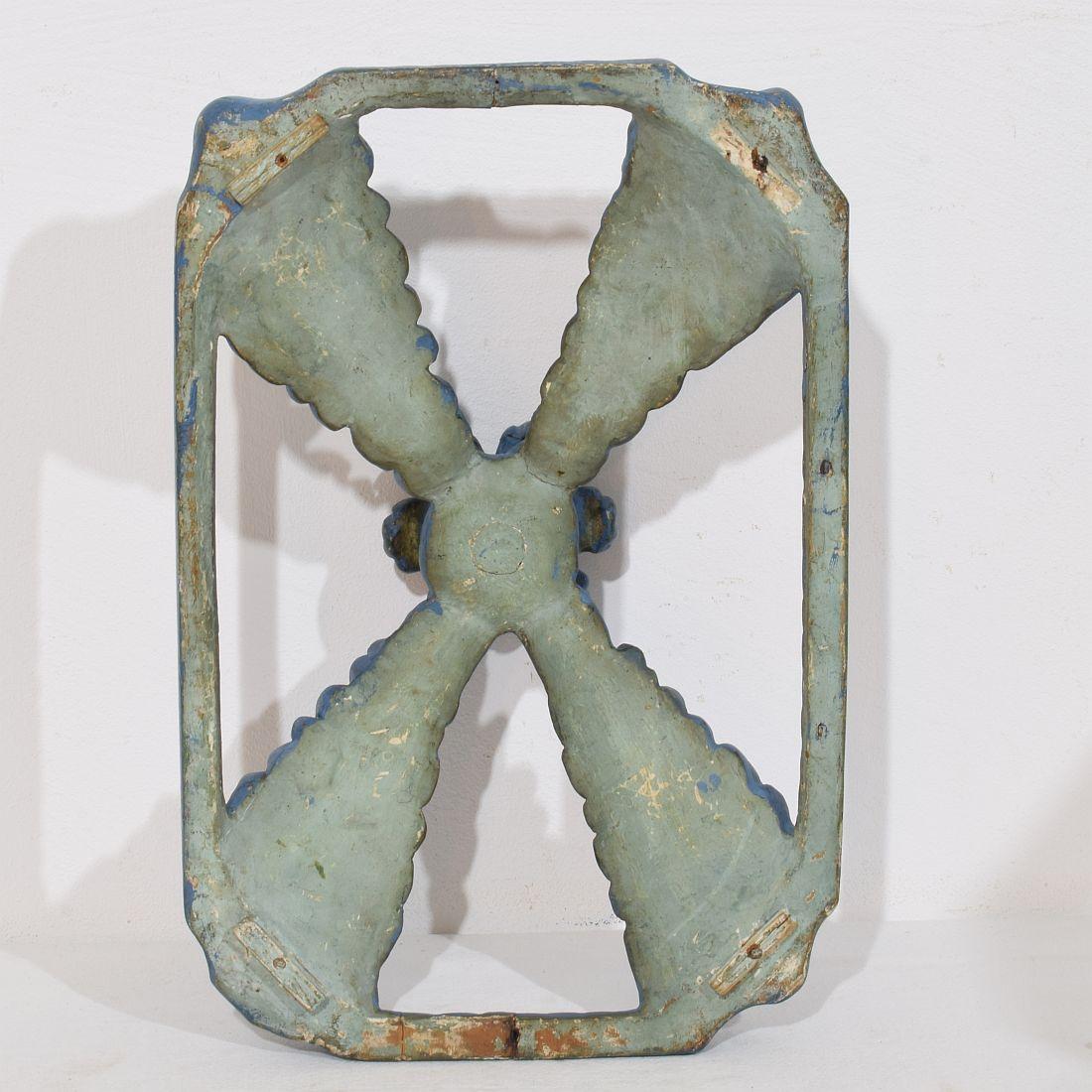 Reliquaire en bois sculpté italien baroque du 18e siècle en vente 13