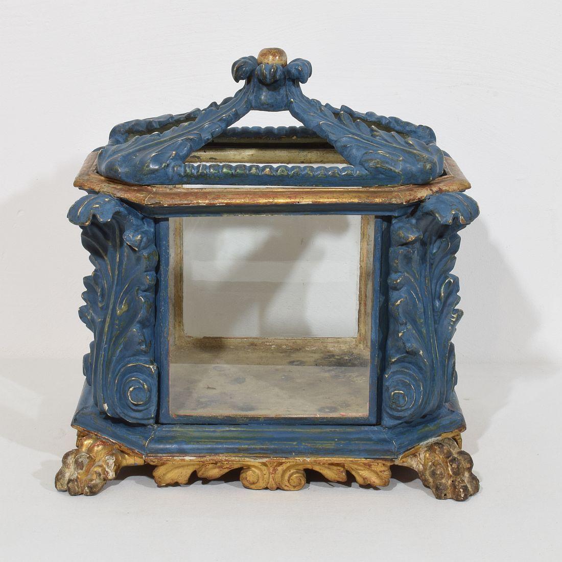 18th Century and Earlier Italian 18th Century Baroque Carved Wooden Reliquary Shrine For Sale