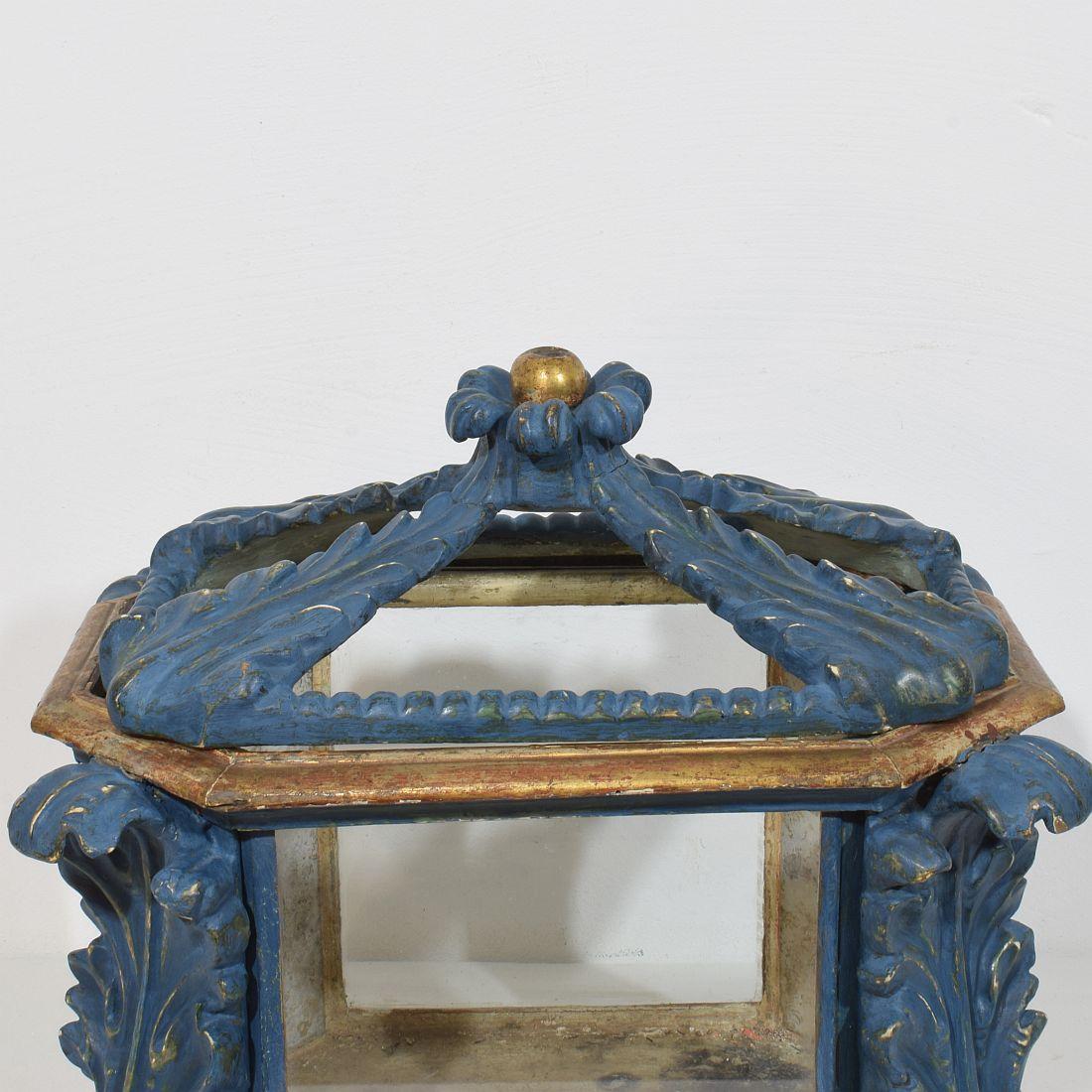 Italian 18th Century Baroque Carved Wooden Reliquary Shrine For Sale 3