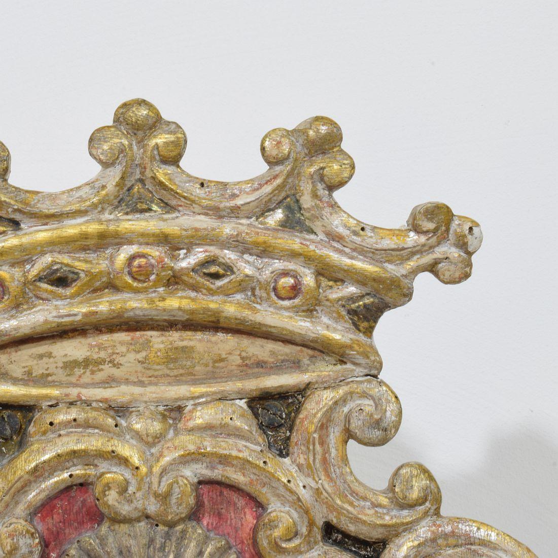 Panel / Escudo de Armas Barroco Italiano del Siglo XVIII en Madera Tallada y Plateada en venta 7