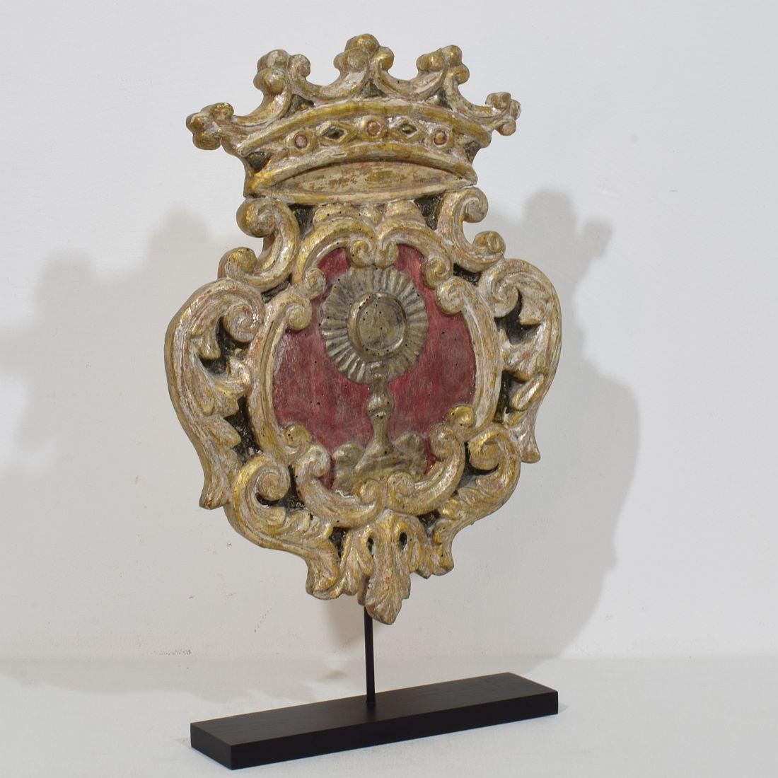 Panel / Escudo de Armas Barroco Italiano del Siglo XVIII en Madera Tallada y Plateada Tallado a mano en venta