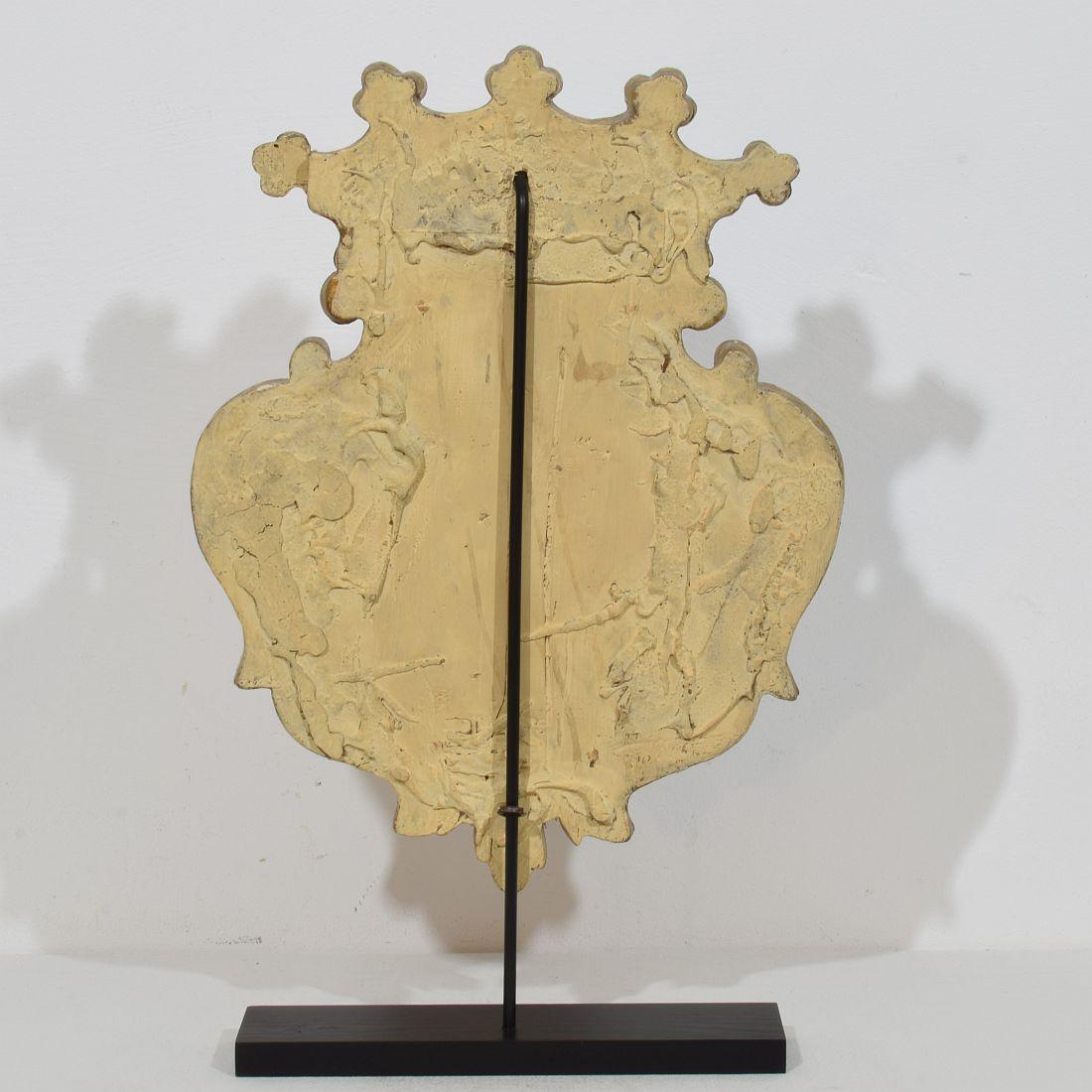 Panel / Escudo de Armas Barroco Italiano del Siglo XVIII en Madera Tallada y Plateada siglo XVIII y antes en venta