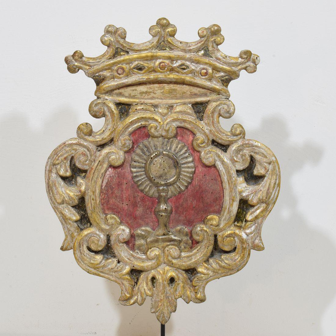 Panel / Escudo de Armas Barroco Italiano del Siglo XVIII en Madera Tallada y Plateada en venta 2
