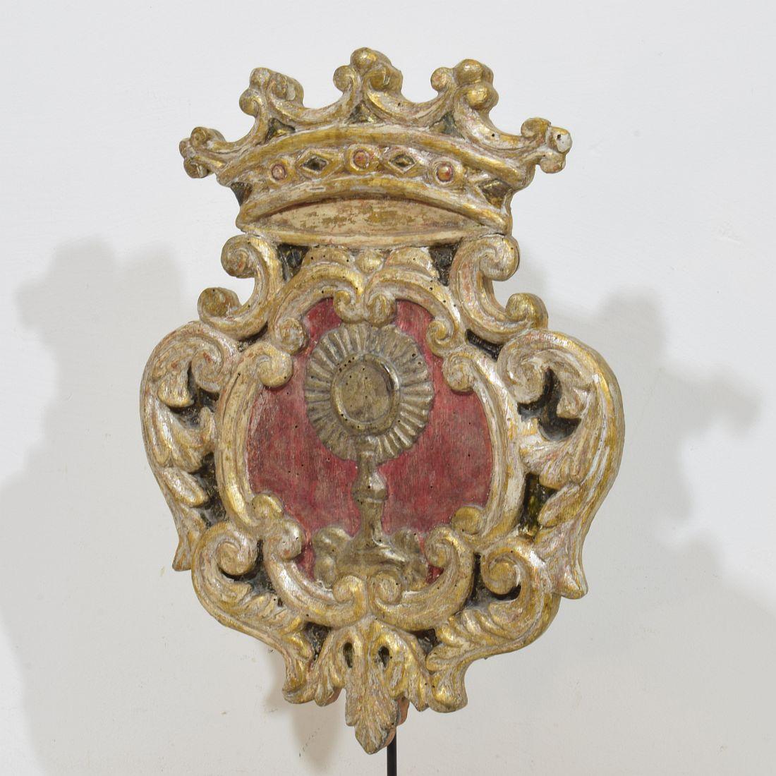 Panel / Escudo de Armas Barroco Italiano del Siglo XVIII en Madera Tallada y Plateada en venta 3