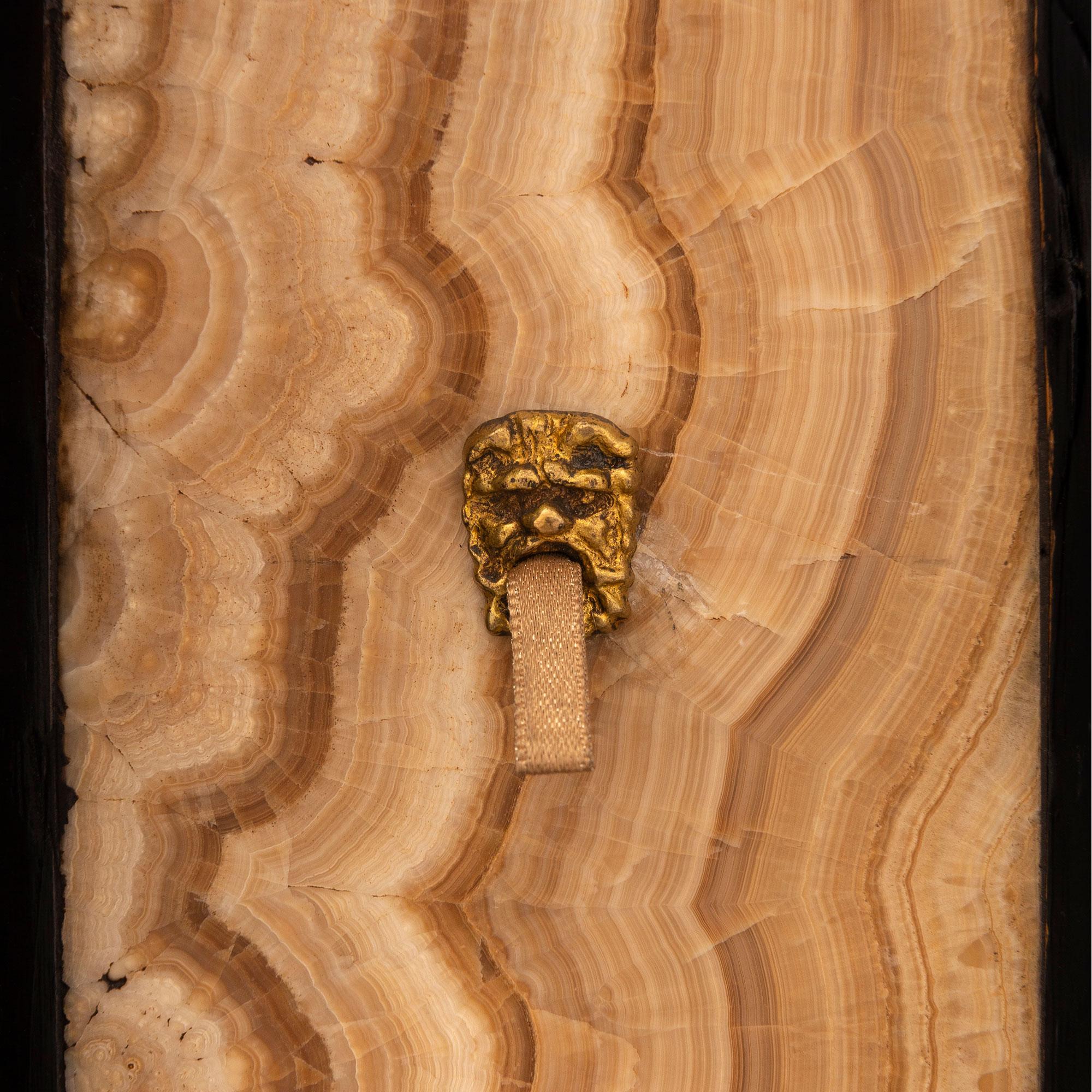 Onyx Meuble de rangement à bijoux baroque italien du 18ème siècle en bois fruitier ébénisé et bronze doré en vente
