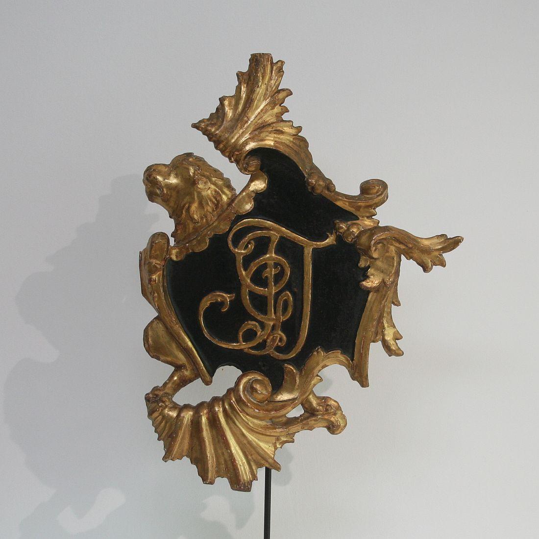 Italian 18th Century Baroque Gilded Coat of Arms with Lion 1