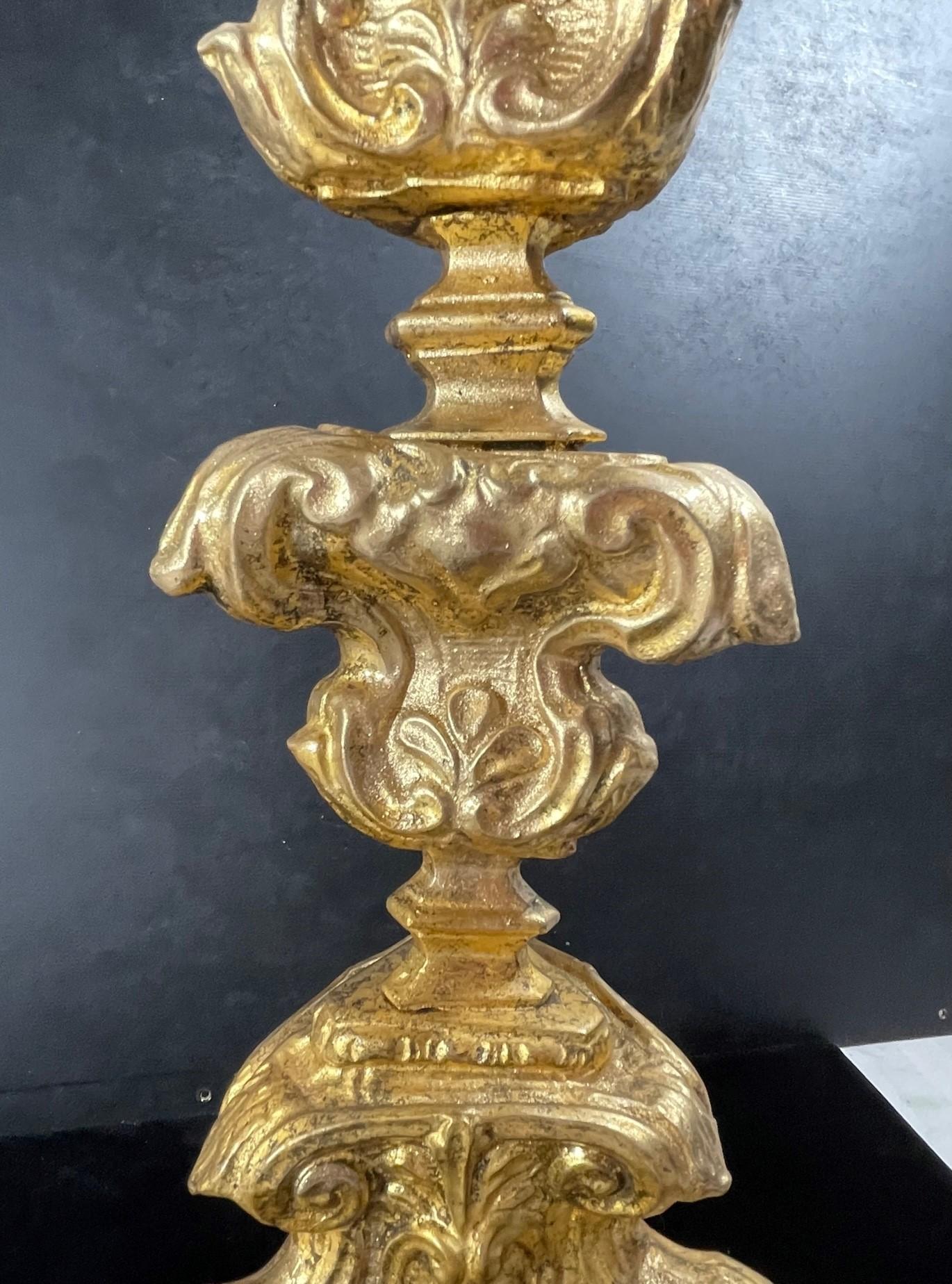 Italienischer Barock-Kerzenständer aus vergoldetem Kupfer, 18. Jahrhundert im Angebot 2