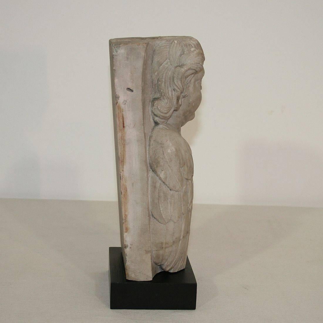 Italian 18th Century Baroque Marble Angel Fragment In Good Condition In Buisson, FR