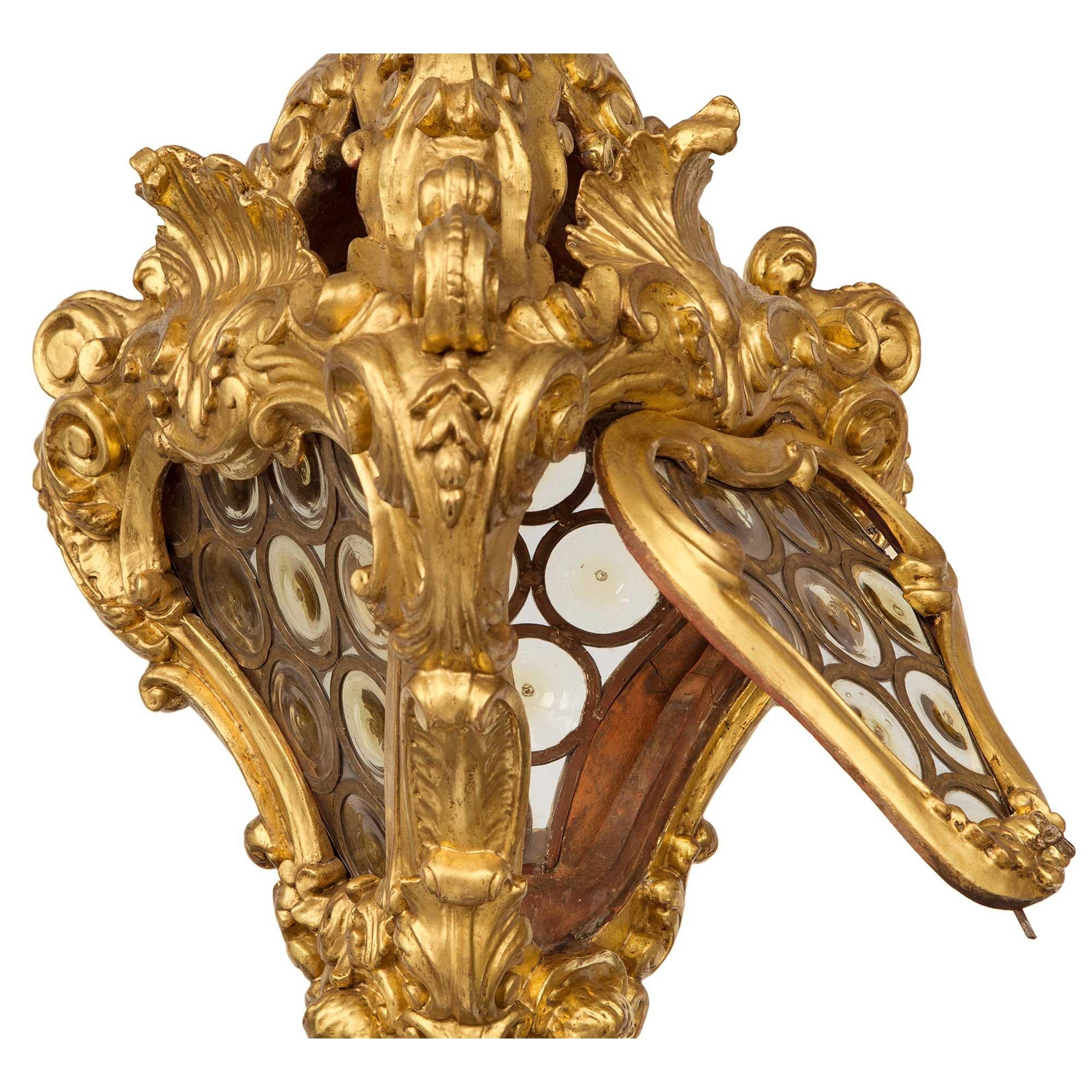 Baroque Lanterne italienne d'époque baroque du 18ème siècle en bois doré et verre en vente