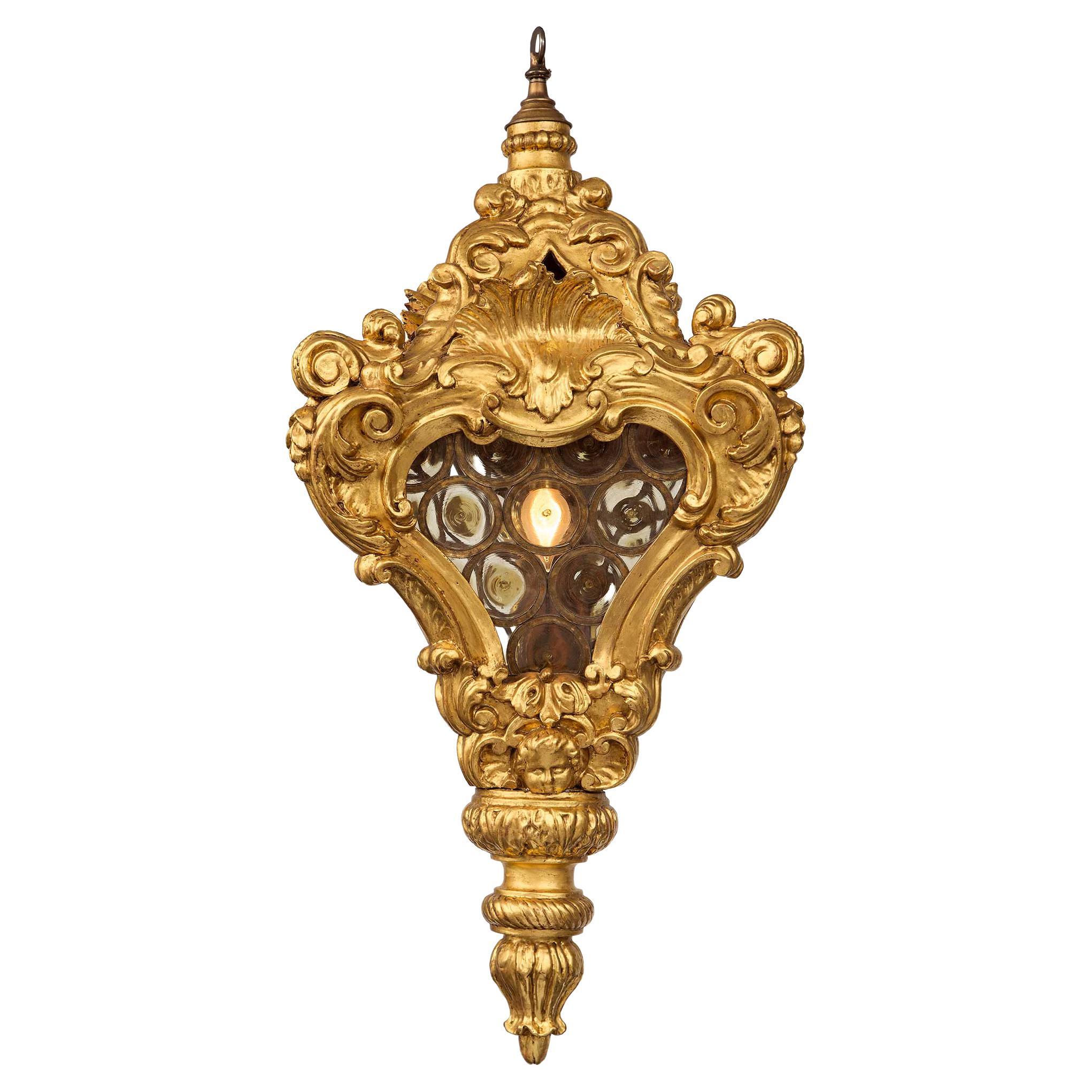 Lanterne italienne d'époque baroque du 18ème siècle en bois doré et verre en vente