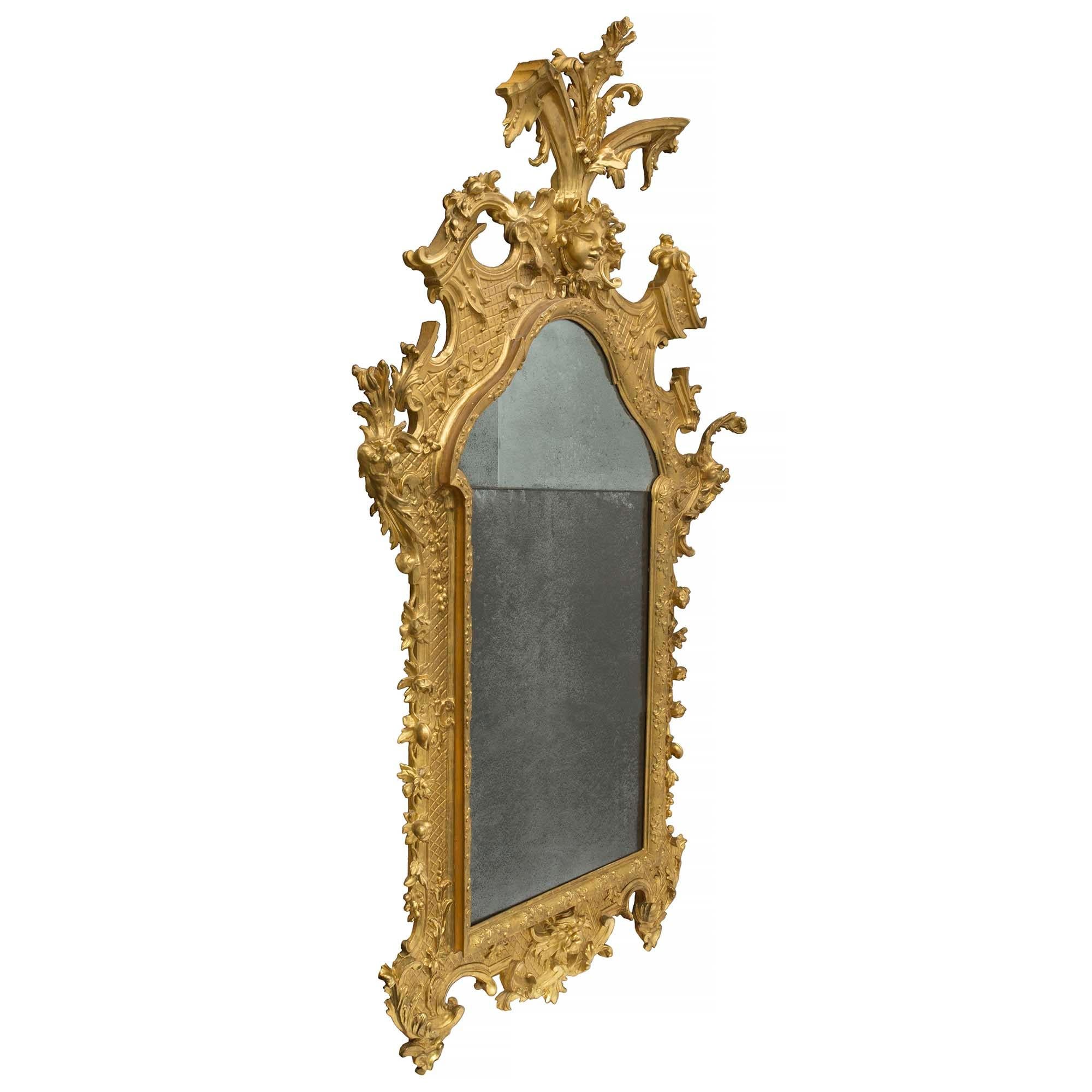 Baroque Miroir italien en bois doré d'époque baroque du XVIIIe siècle en vente
