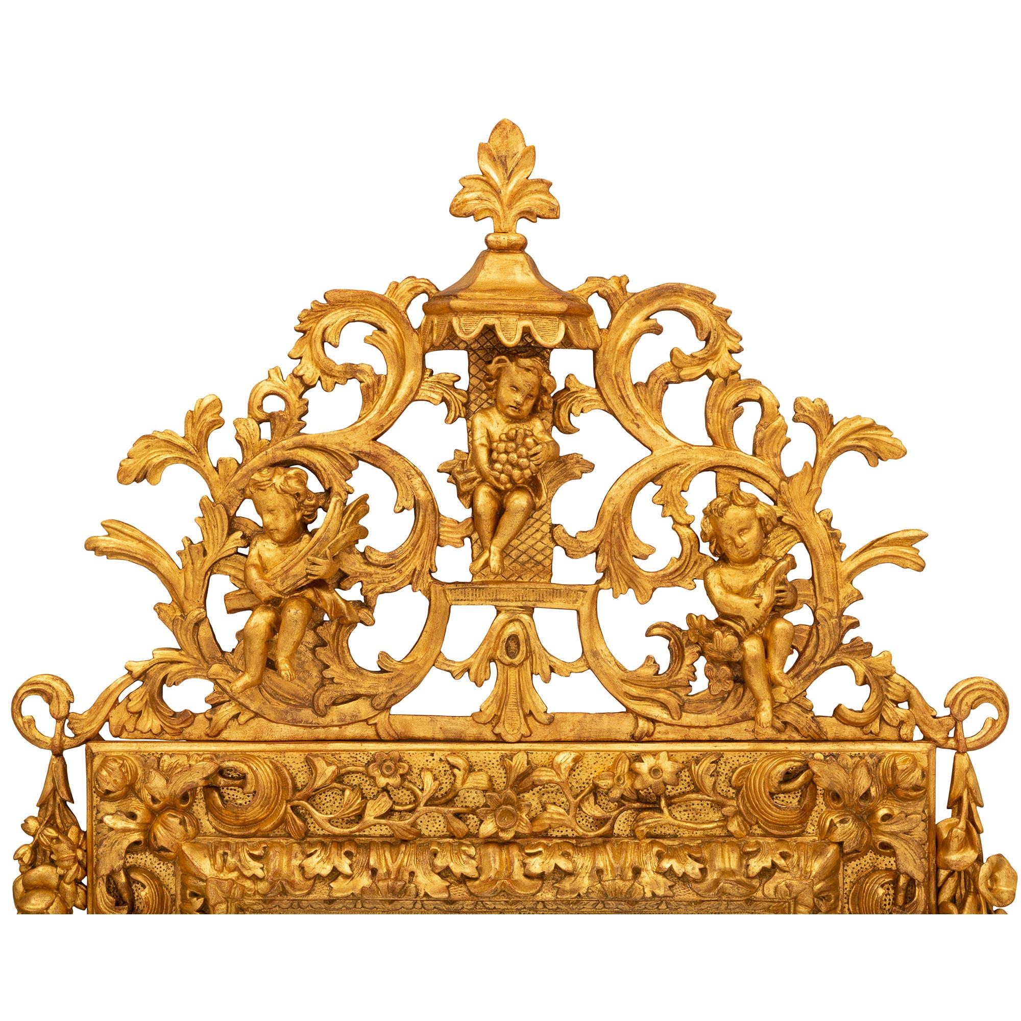 Baroque Miroir italien en bois doré d'époque baroque du XVIIIe siècle en vente