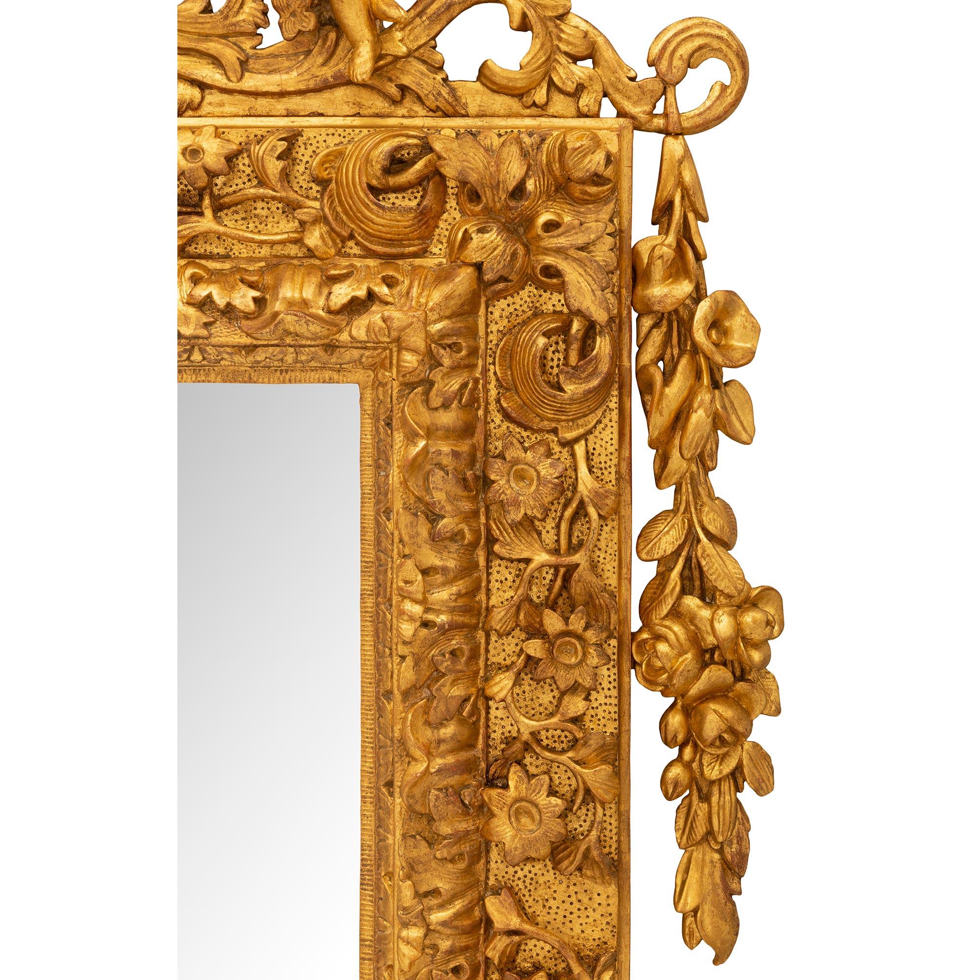 Miroir italien en bois doré d'époque baroque du XVIIIe siècle en vente 1