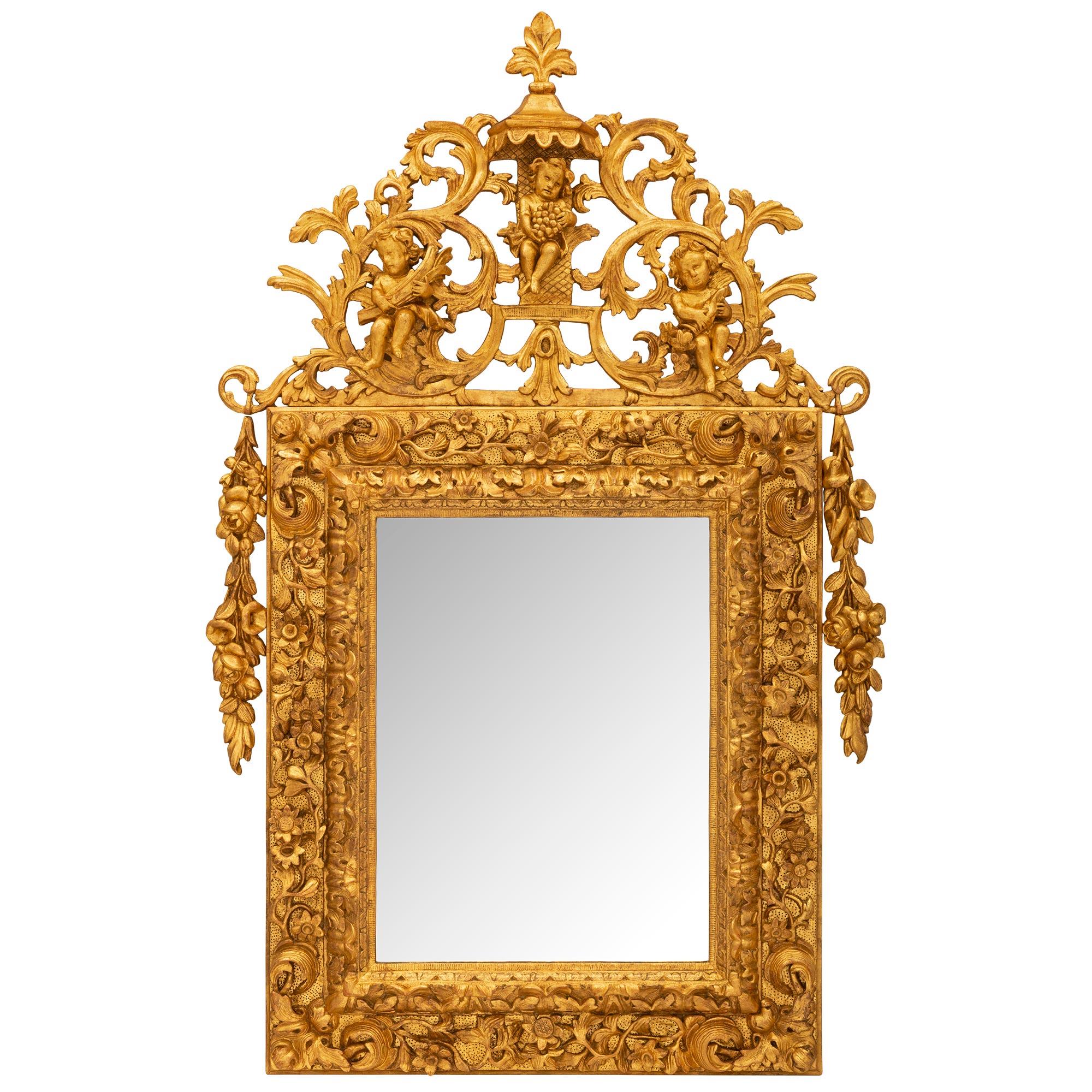 Miroir italien en bois doré d'époque baroque du XVIIIe siècle