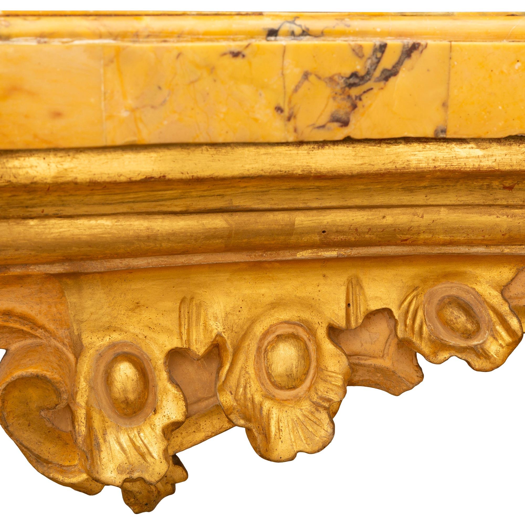 Italienischer Barock des 18. Jahrhunderts Konsolen aus Giltwood, patiniertem Wood und Marmor im Angebot 2