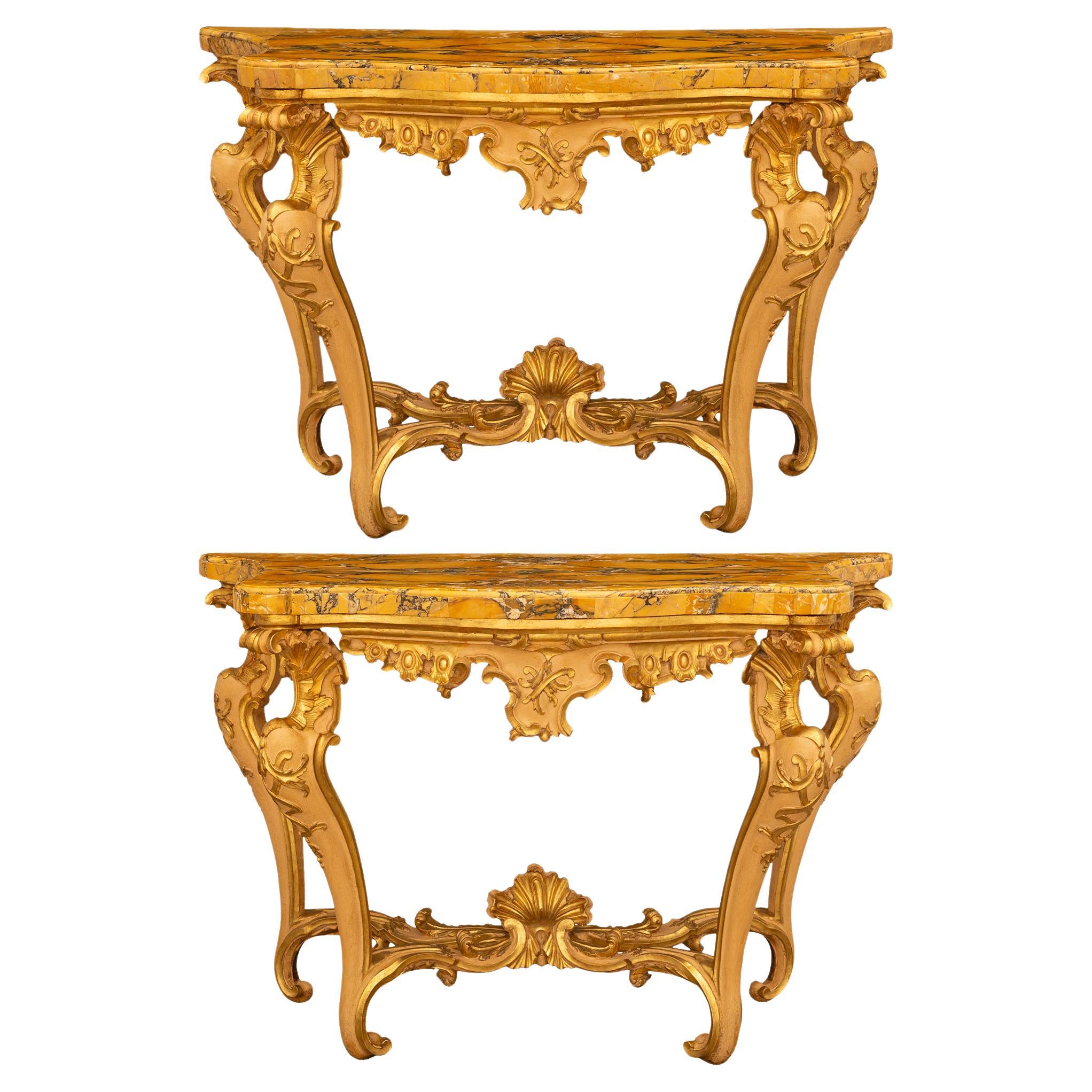 Consolas de madera dorada, madera patinada y mármol del Barroco italiano del siglo XVIII