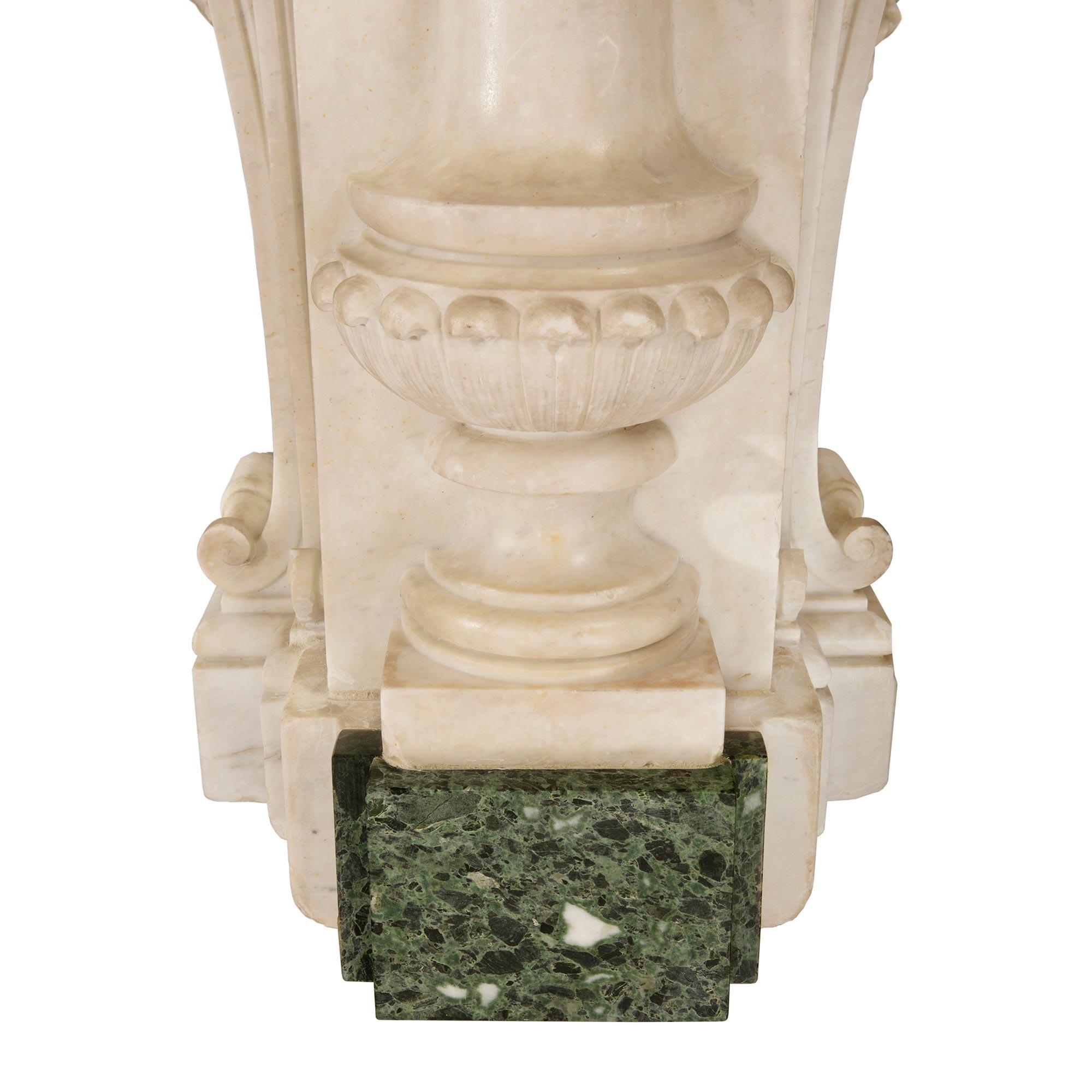 Italian 18th Century Baroque Period Marble Fountain For Sale 6