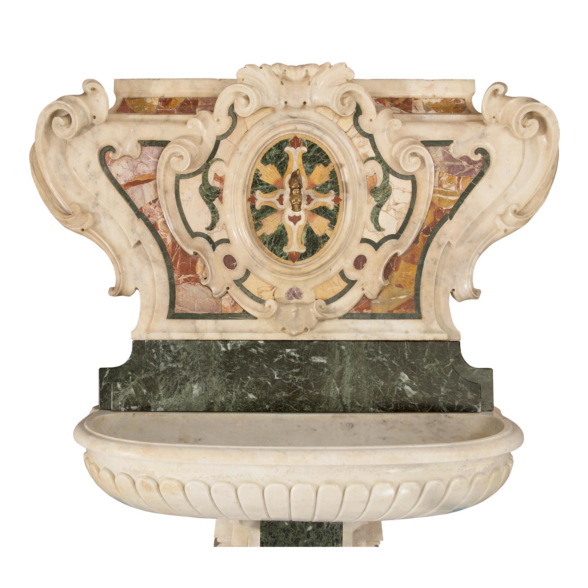 Italian 18th Century Baroque Period Marble Fountain In Good Condition For Sale In West Palm Beach, FL