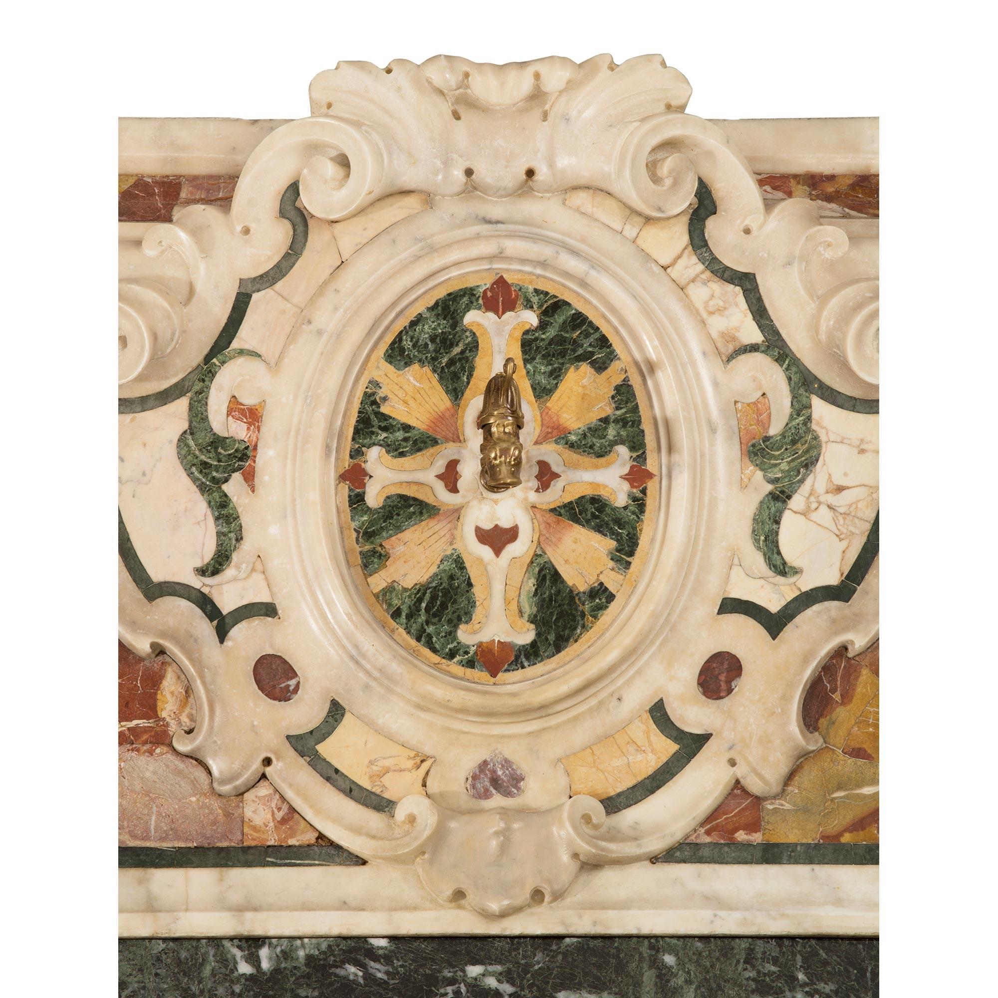 Italian 18th Century Baroque Period Marble Fountain For Sale 2