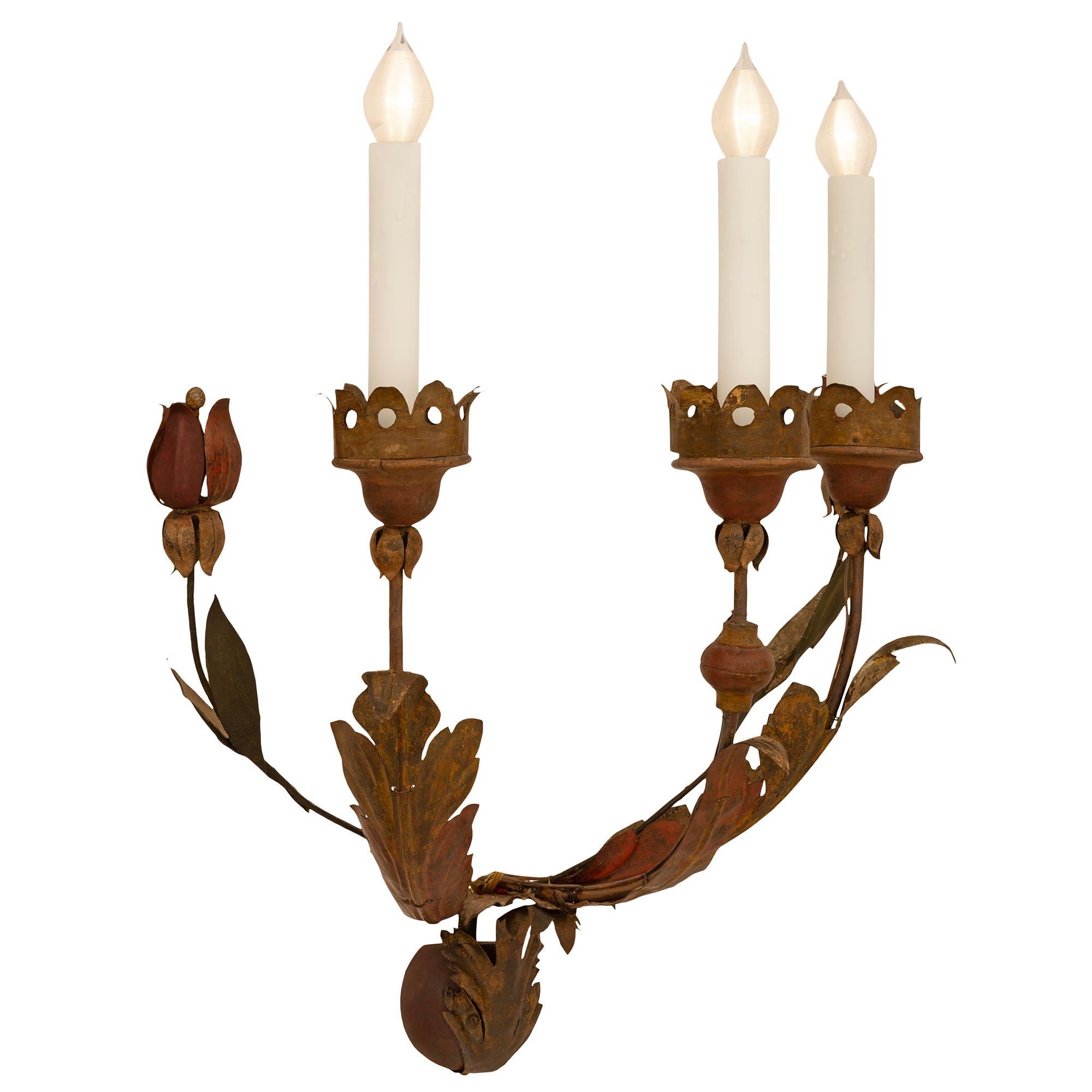 Italienische Wandleuchter aus patiniertem Metall und Holz aus der Barockzeit des 18. Jahrhunderts (Patiniert) im Angebot