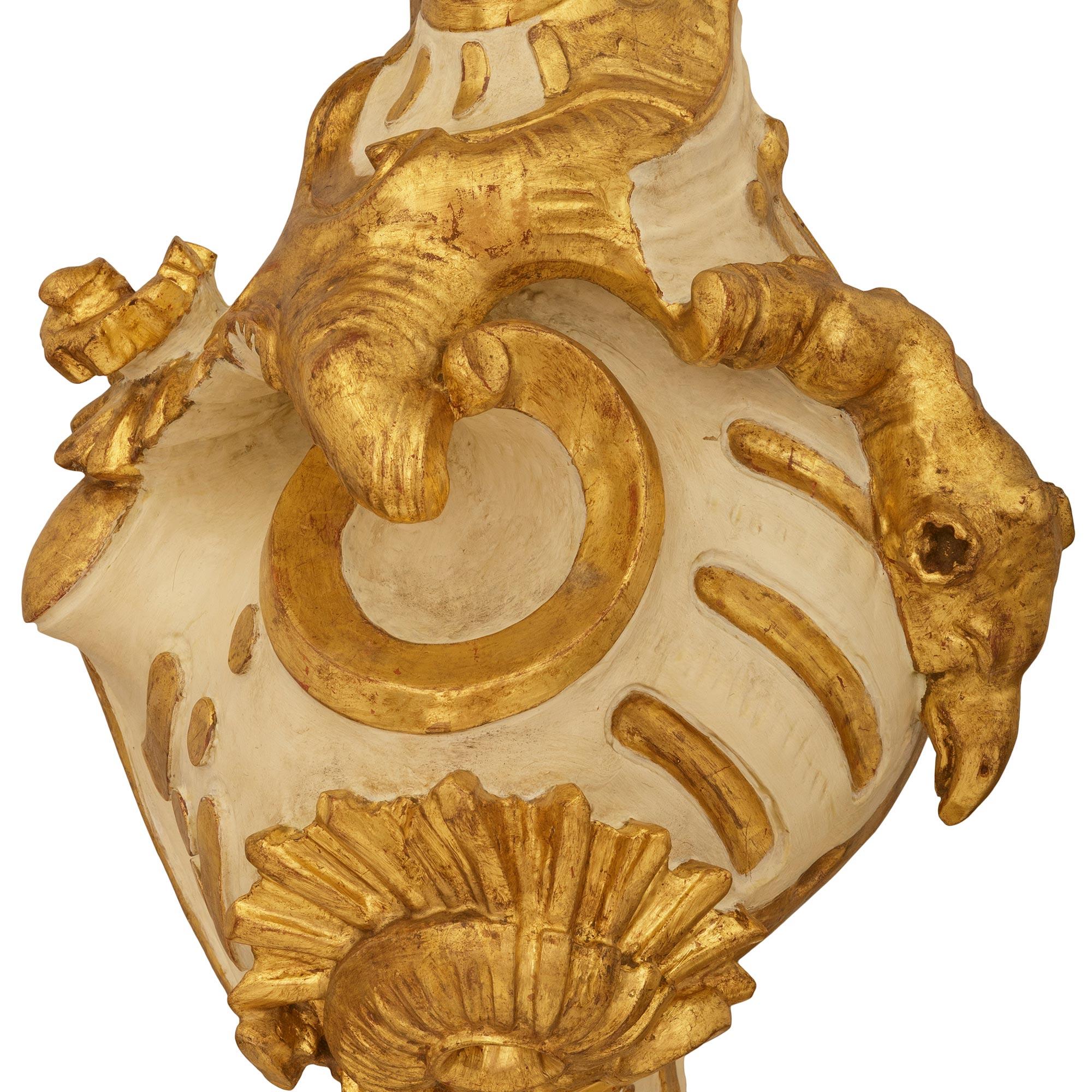 Italian 18th century Baroque Period Wood and Giltwood architectural element For Sale 2